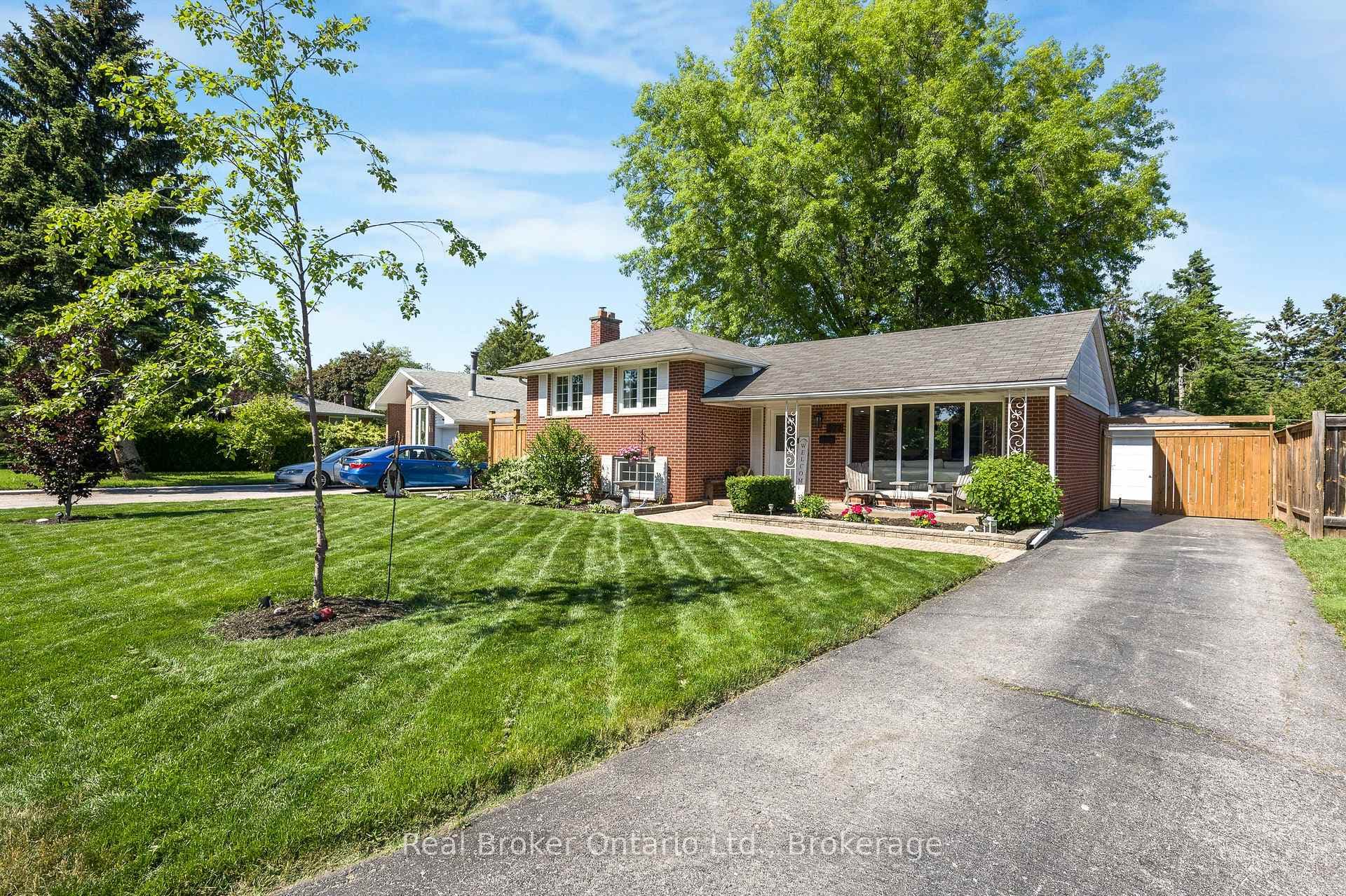 377 Duncombe Drive photo 3
