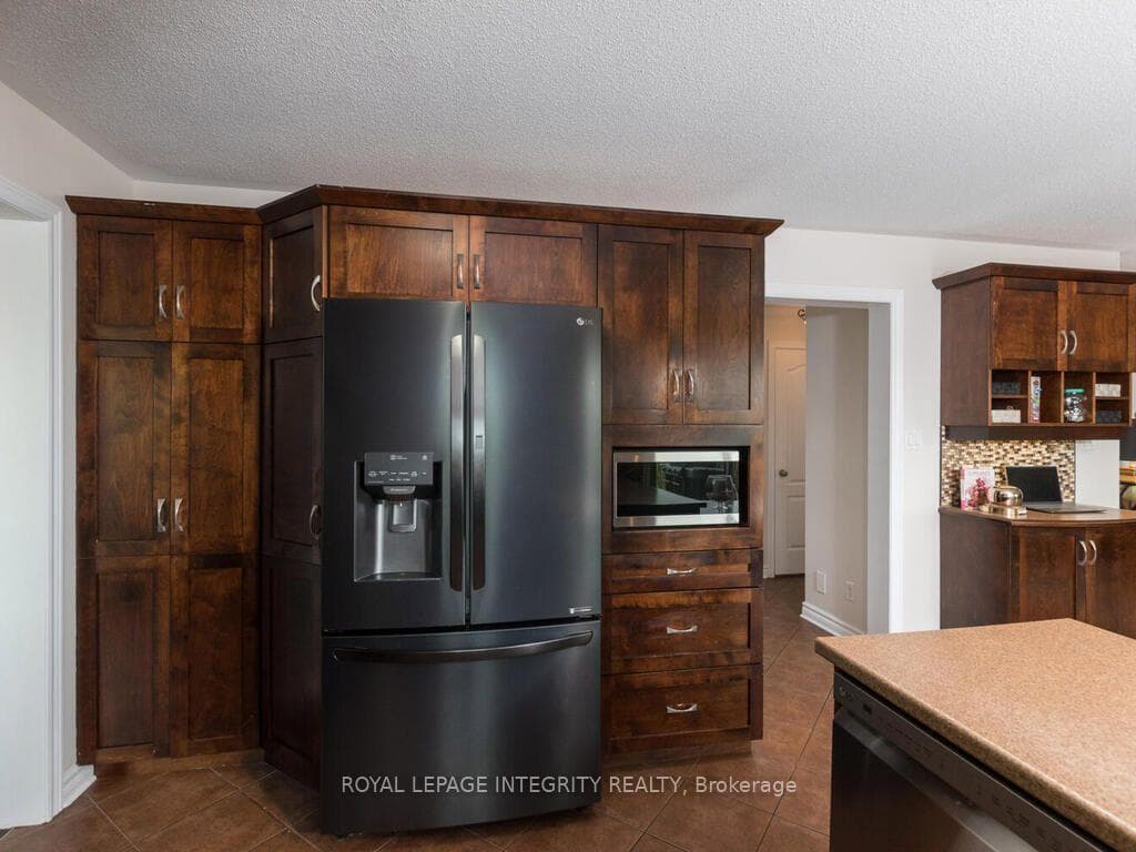 111 Comba Drive photo 12