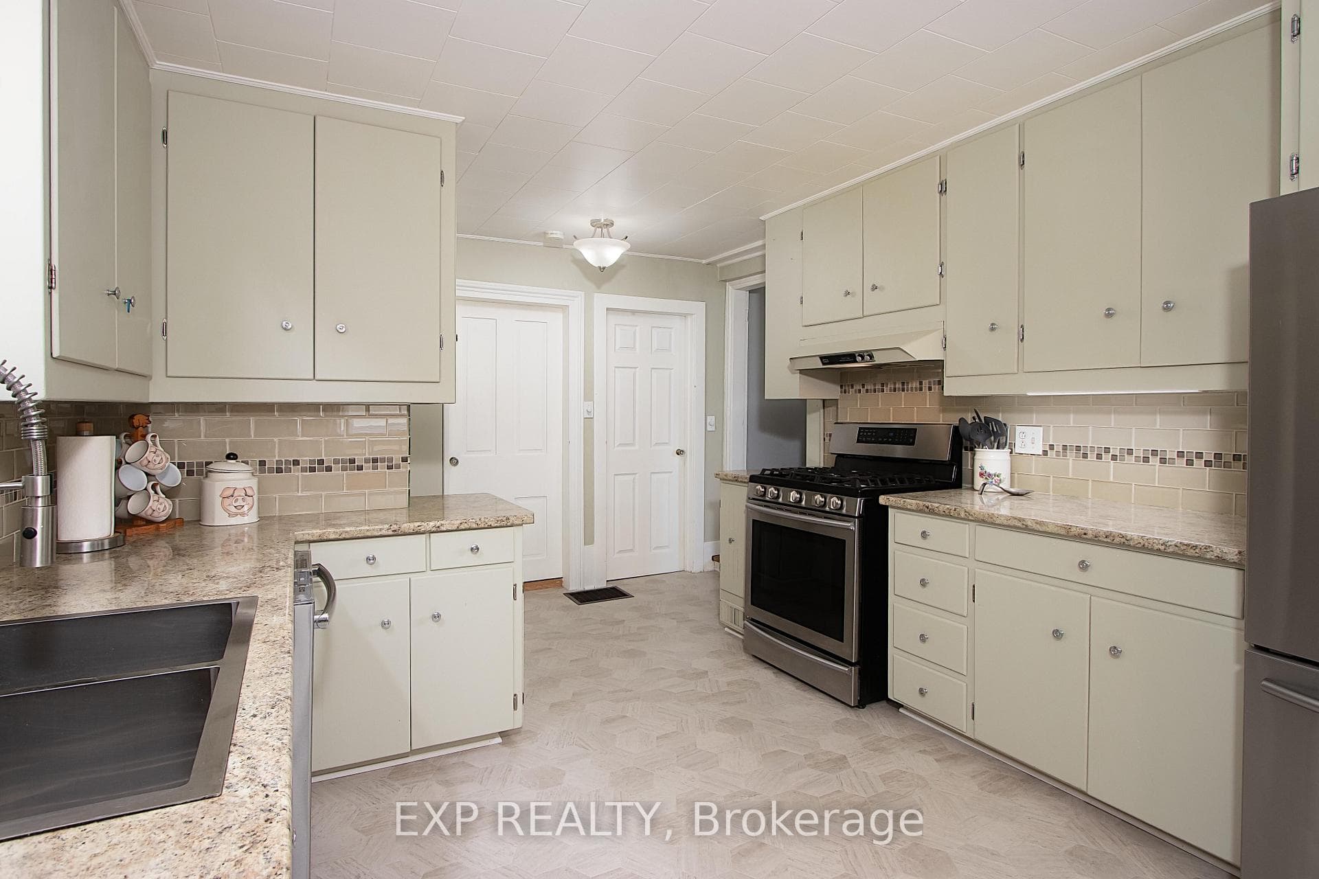 189 John Street photo 16