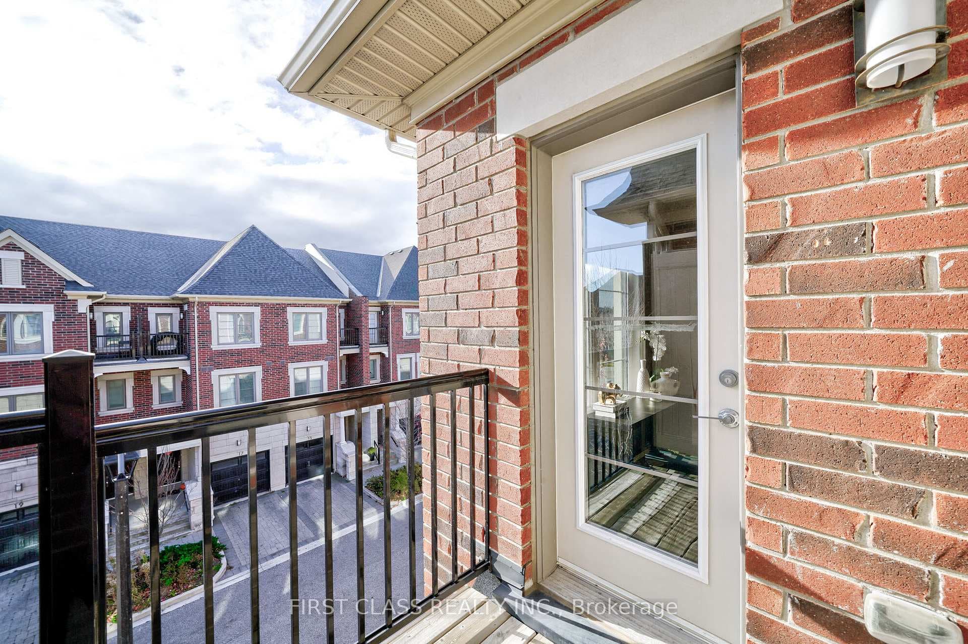 16 Dunton Lane photo 35