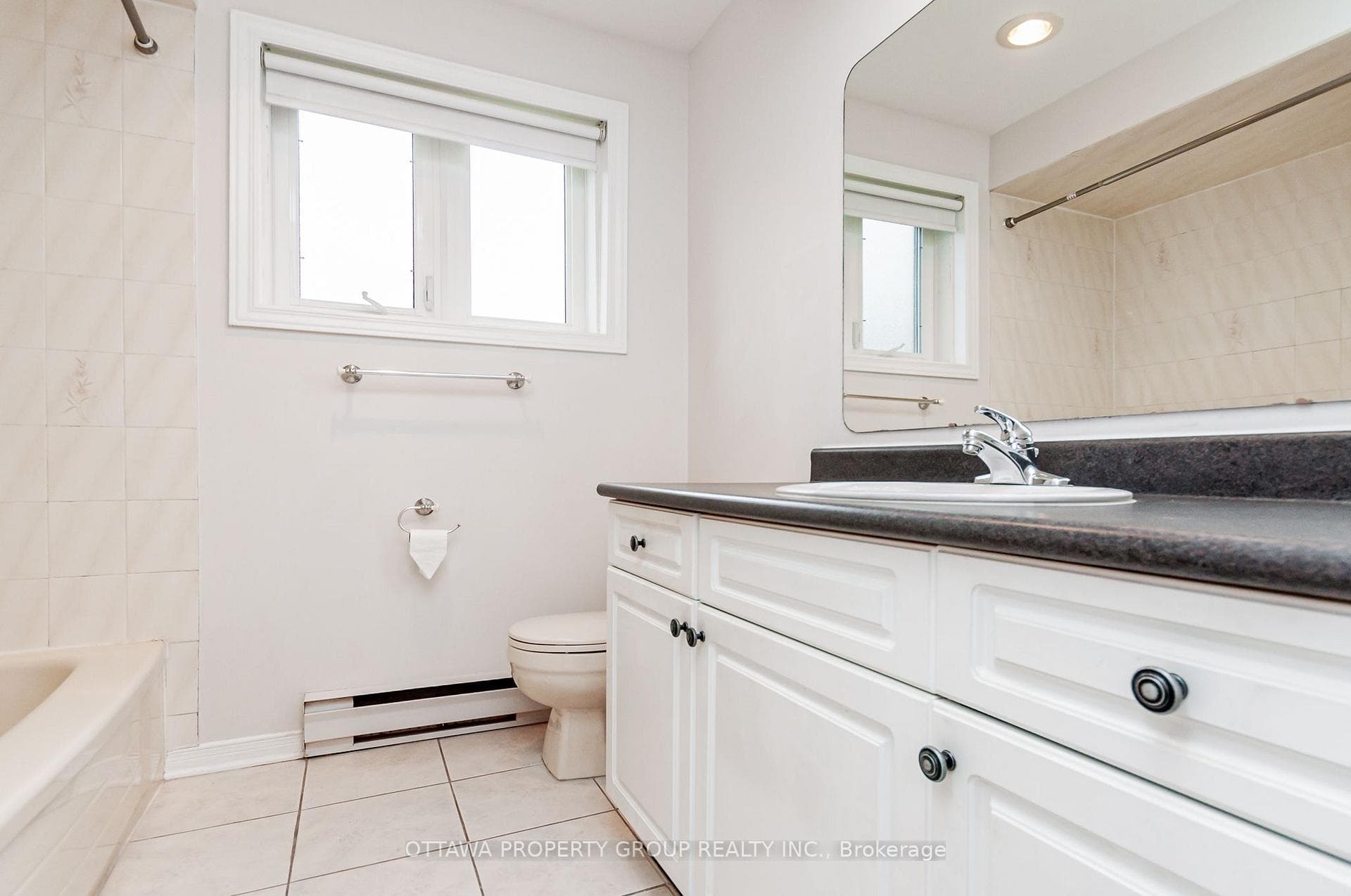 442 Briston Private photo 17