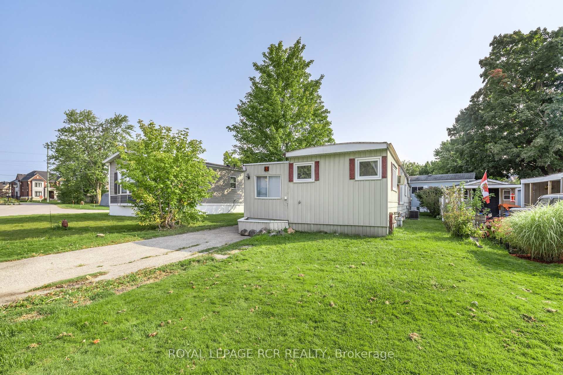 5 Royal Oak Drive photo 3