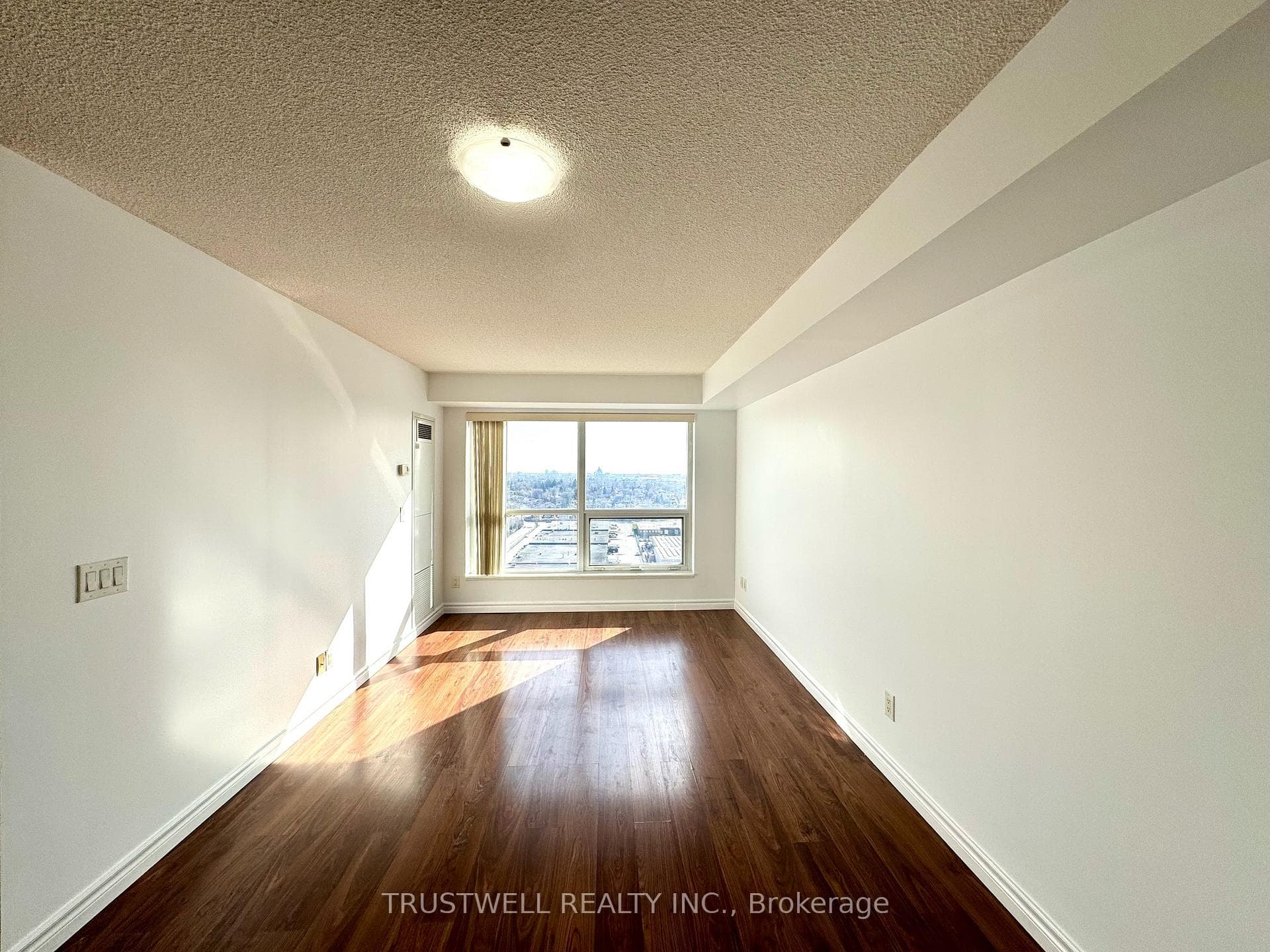 151 Village Green Square Unit 1809 photo 4