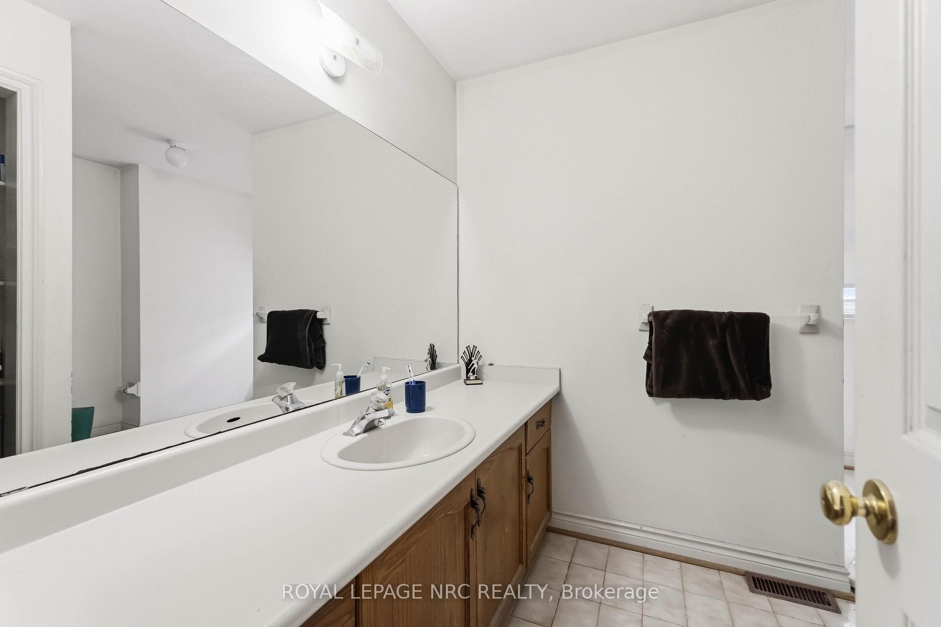 23 Woodside Square photo 18