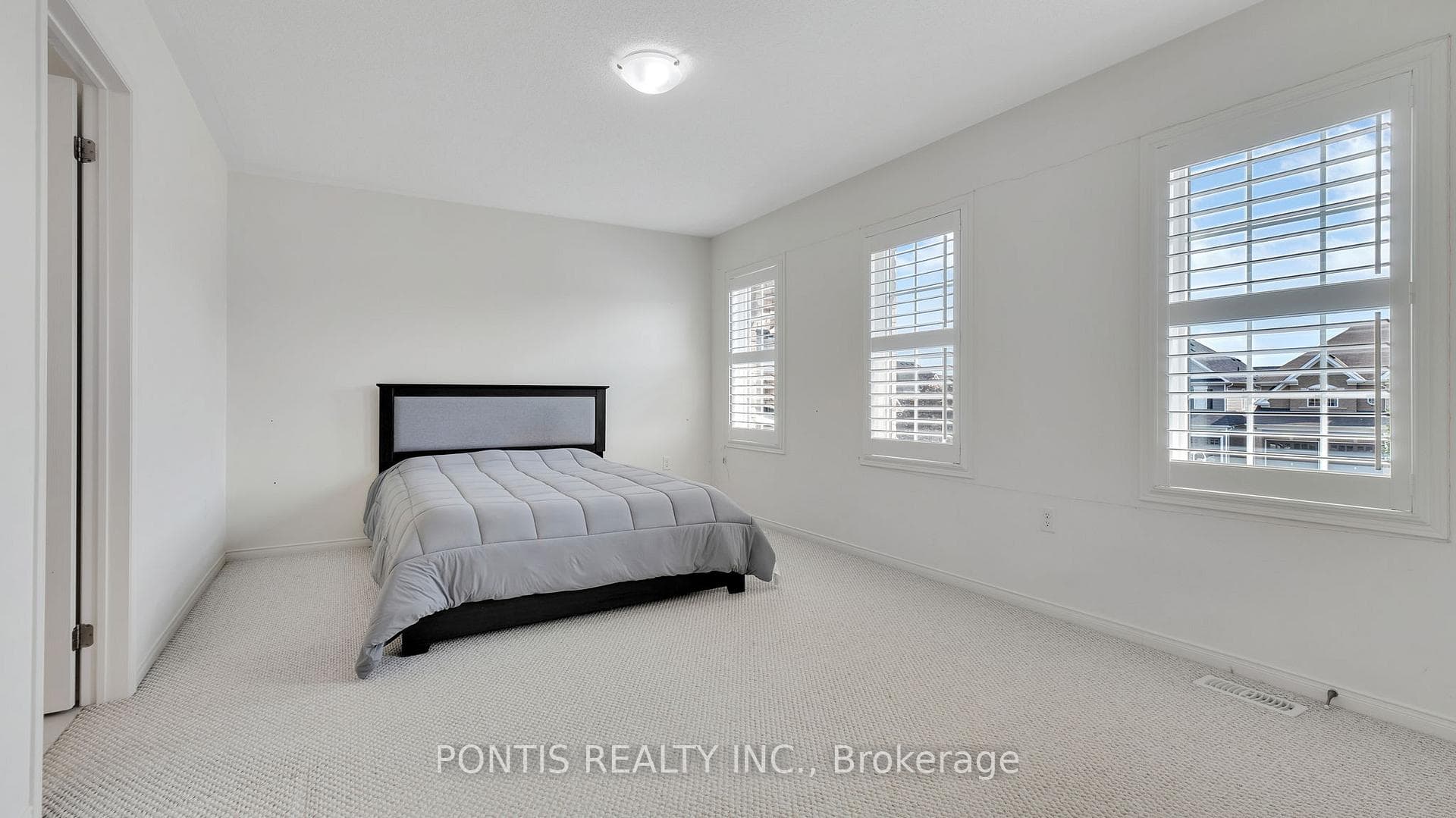 2051 HUNKING Court photo 32