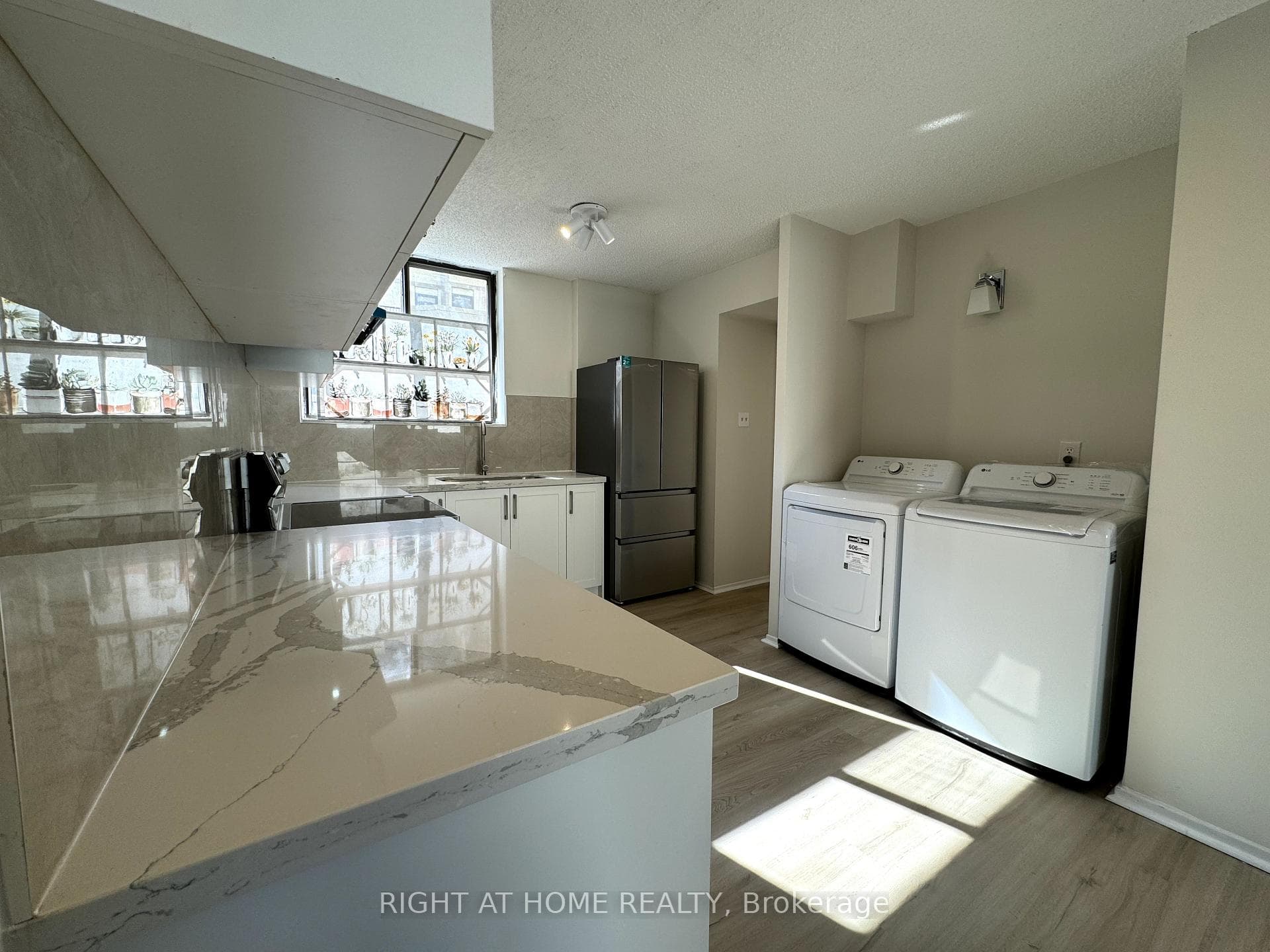 Kitchen with Ceramic Backsplash & Quartz C/Top