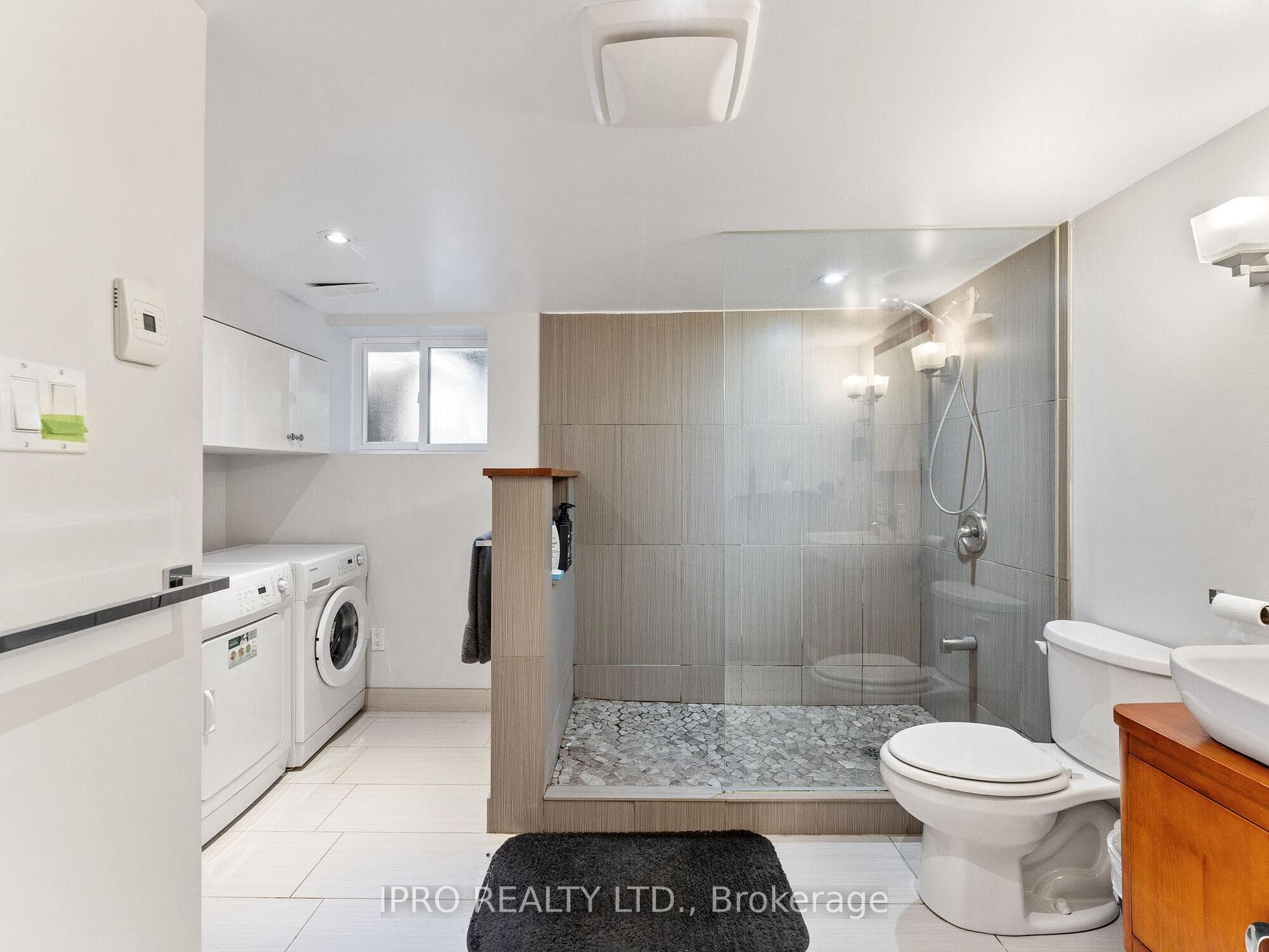 1178 Gerrard Street photo 15