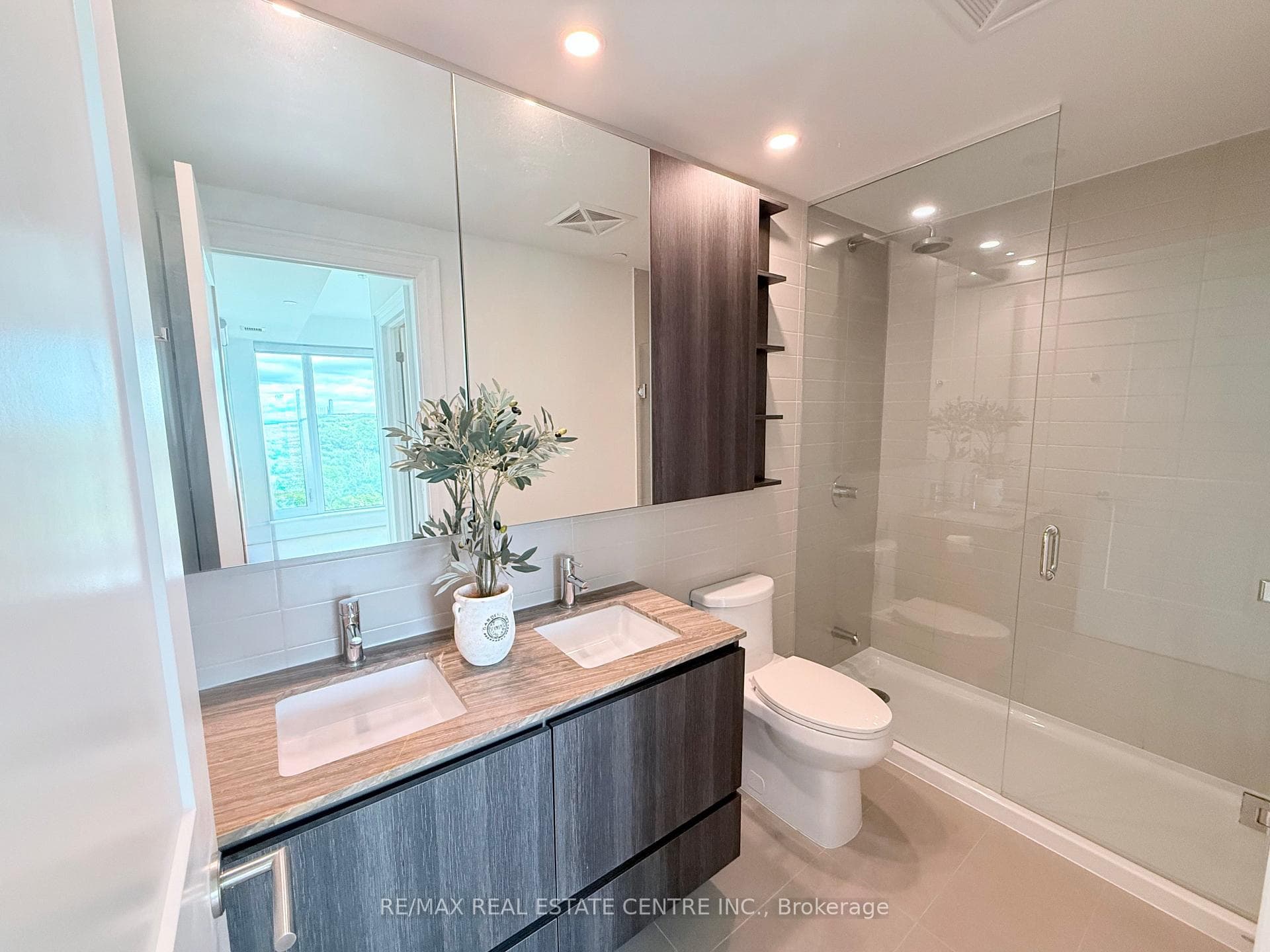 Primary bedroom ensuite.