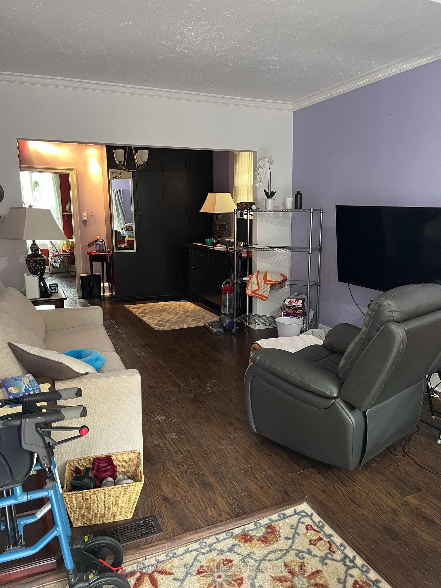 221 Winnett Avenue photo 3