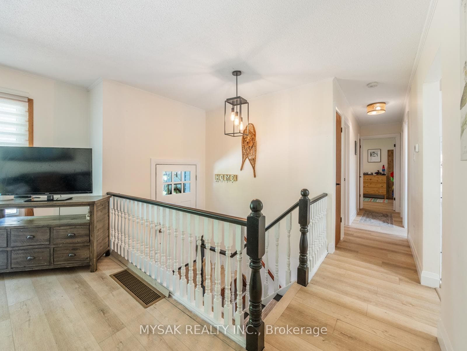 673 Pinegrove Avenue photo 7