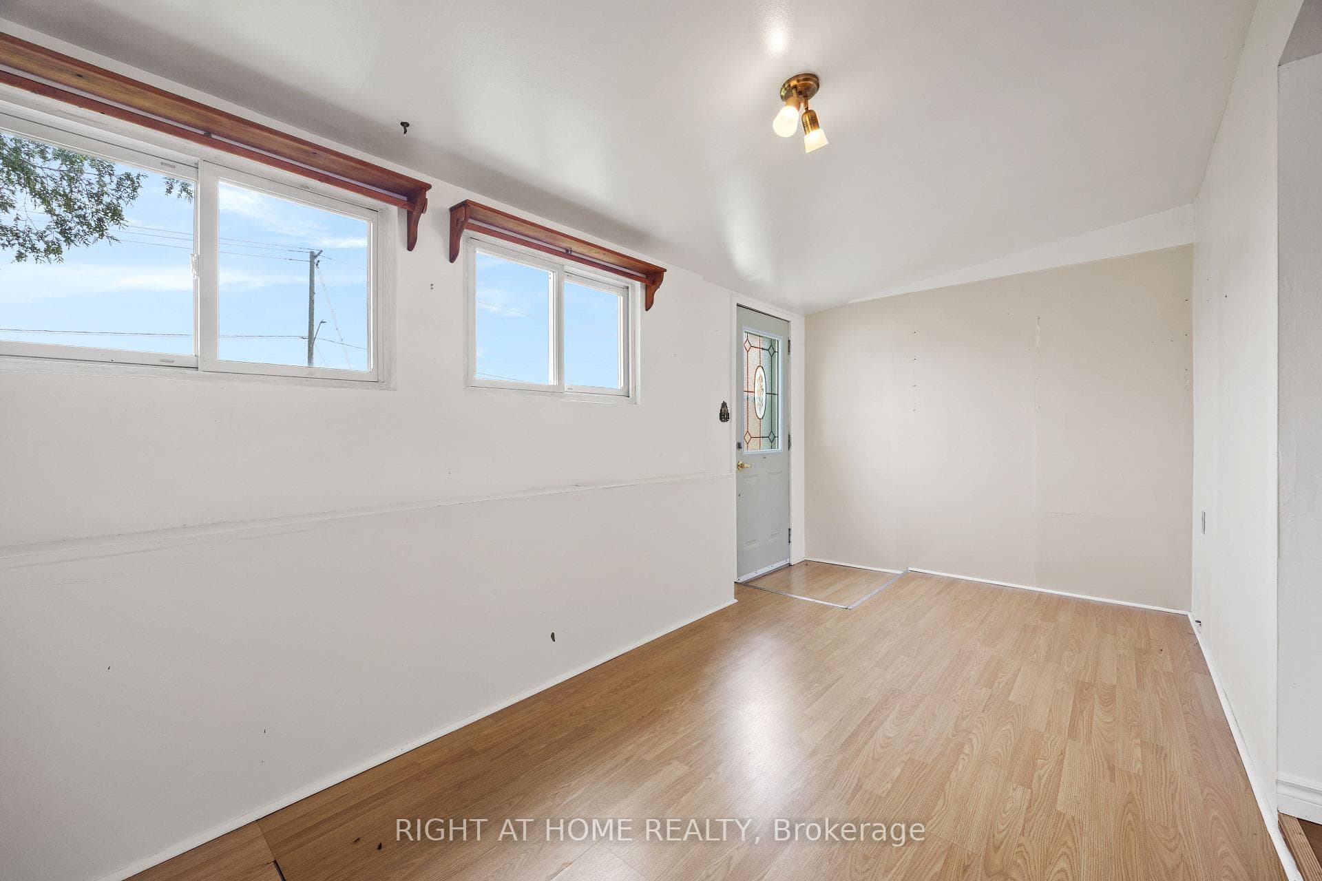 221 Samuelson Street photo 17