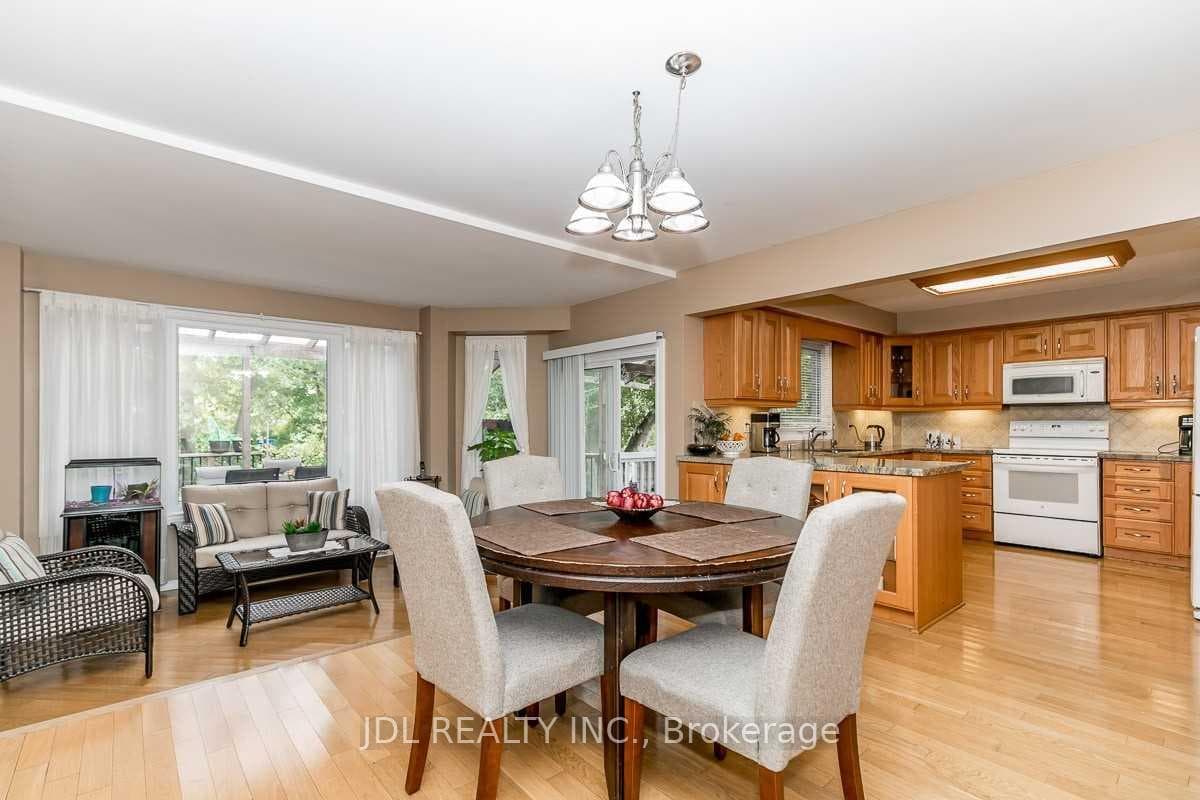 87 Hammond Drive photo 4