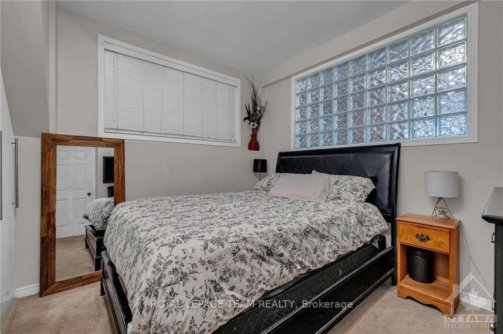 513 KING EDWARD Avenue Unit 1 photo 13