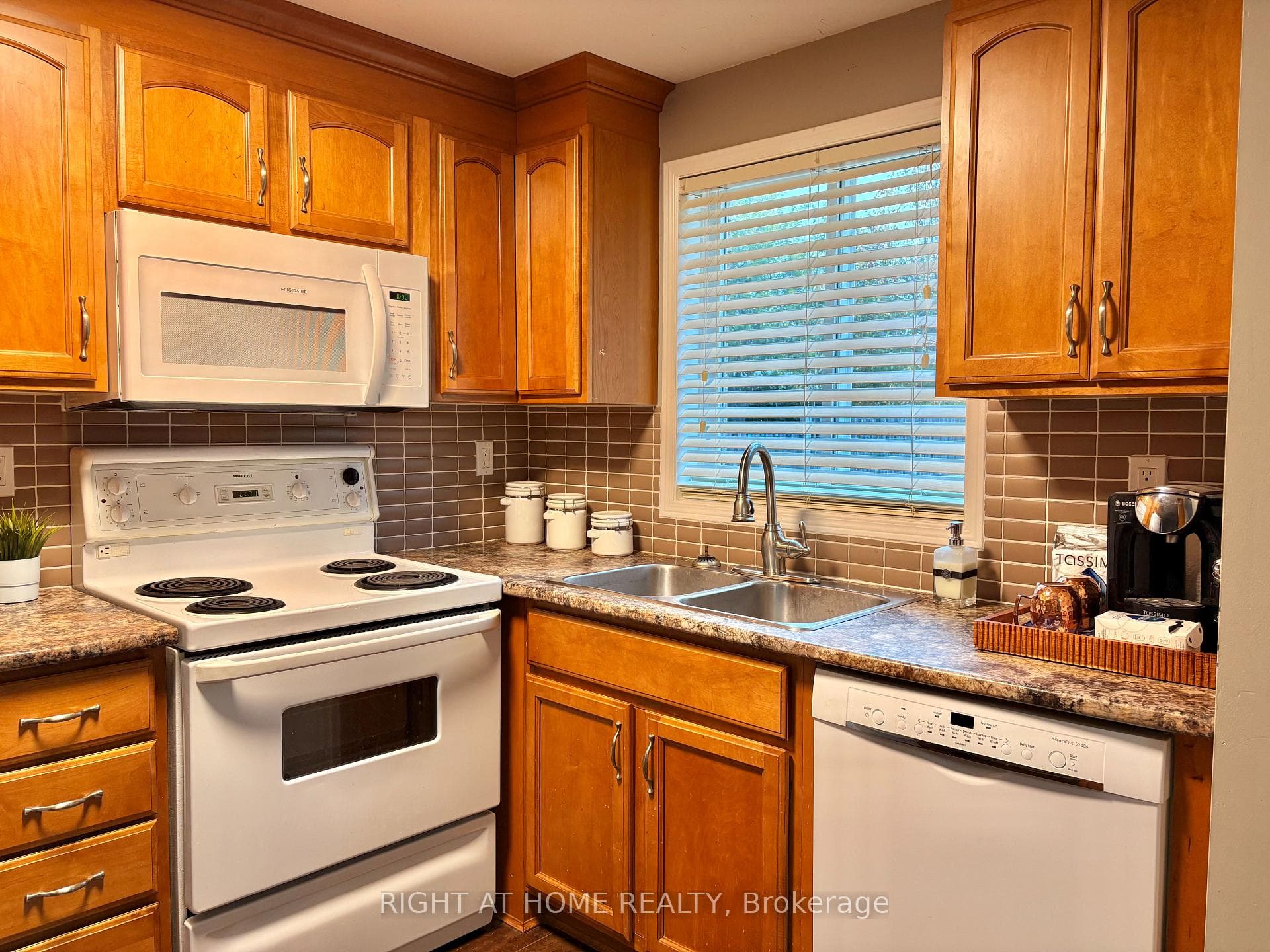 181 Columbia Road photo 7