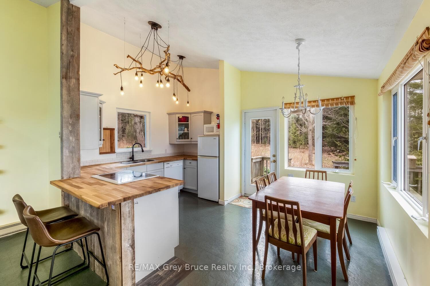 65 Lawrence Road photo 9