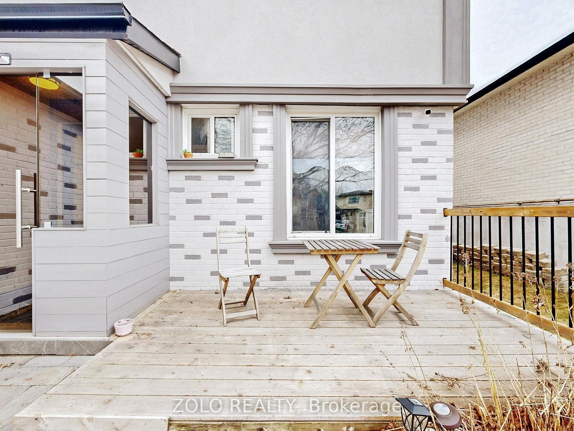 226 Thoms Crescent photo 41