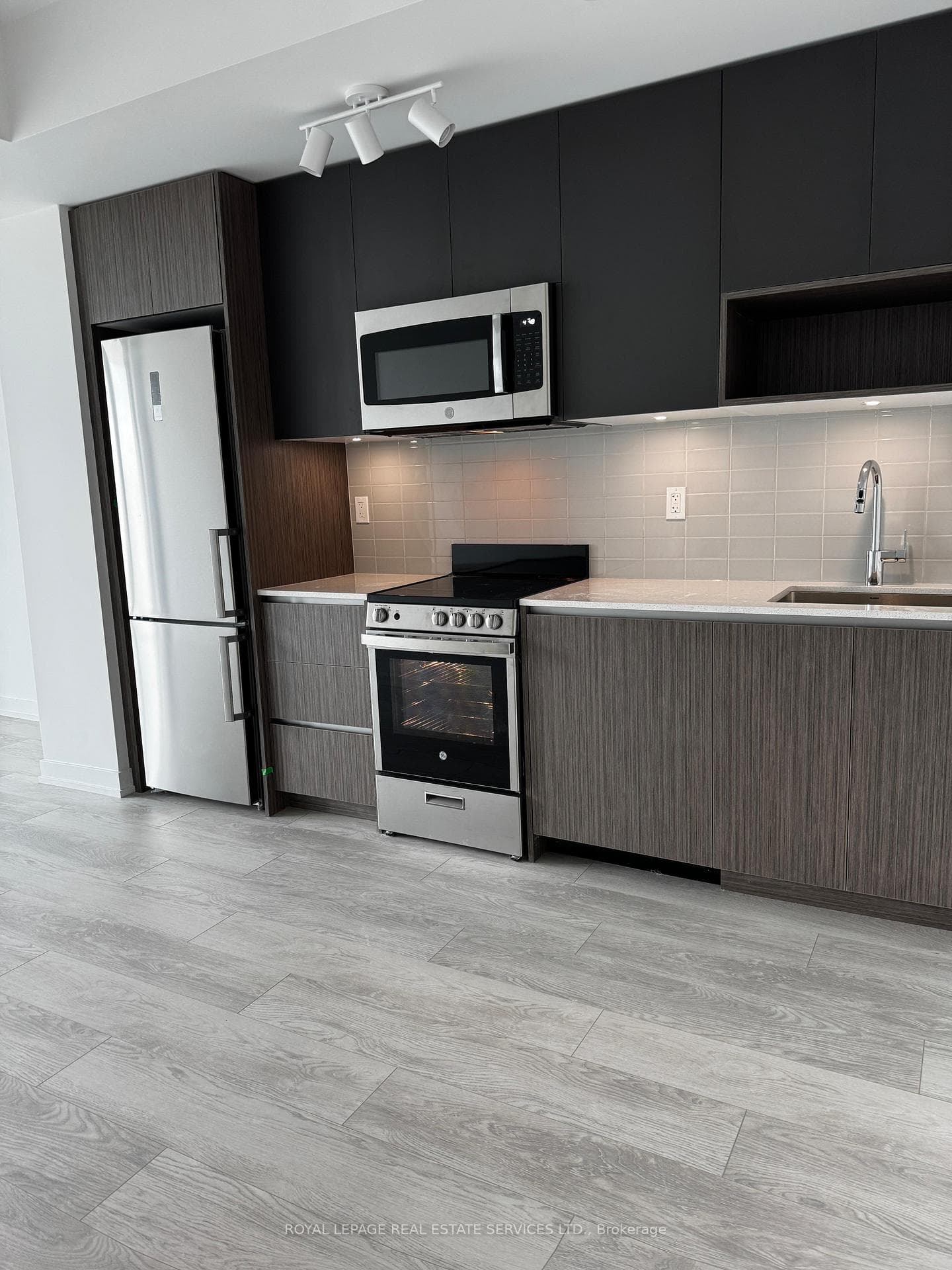 801 The Queensway N/A Unit 608 photo 4