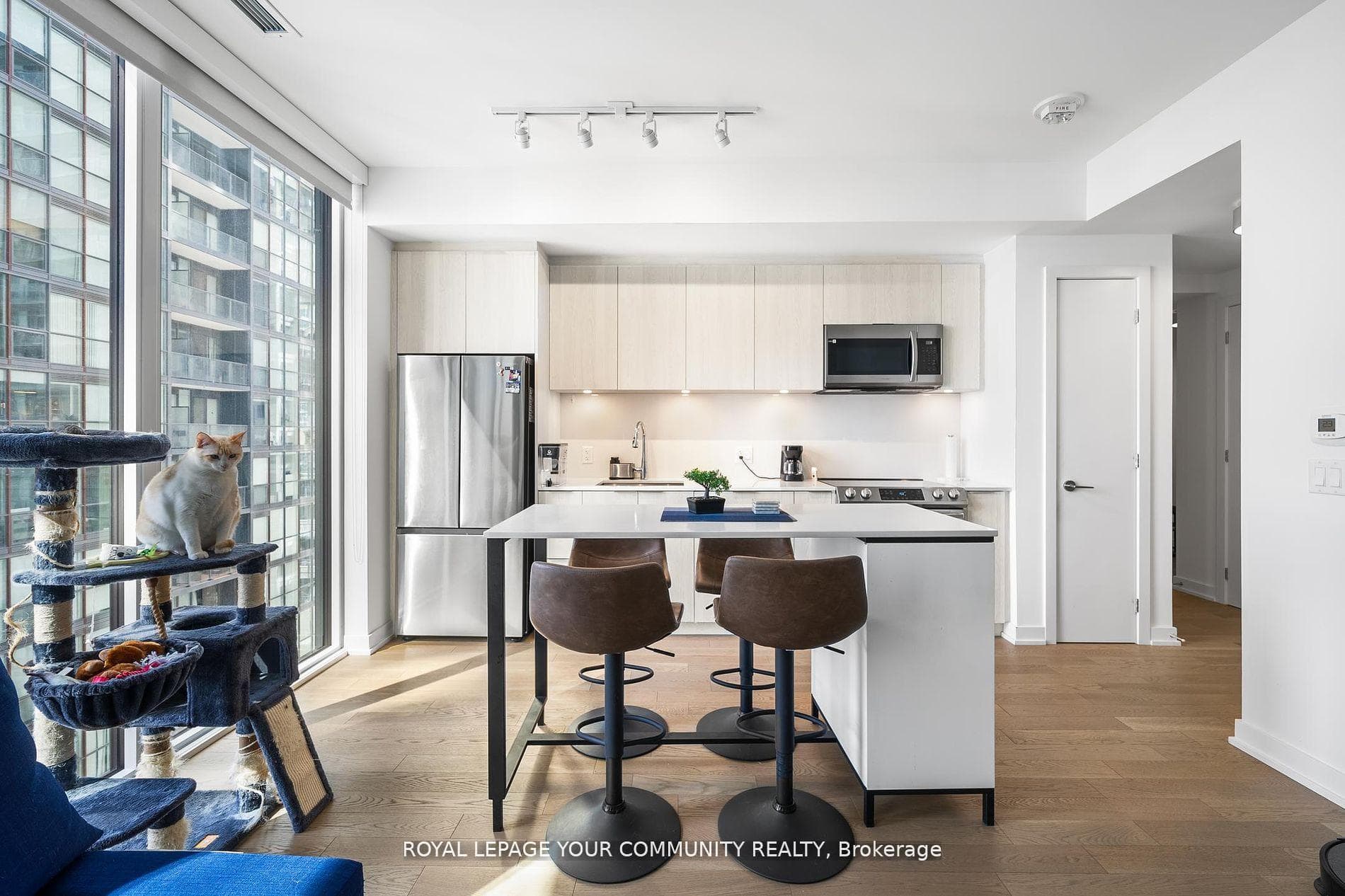 357 king Street Unit 2208 photo 14