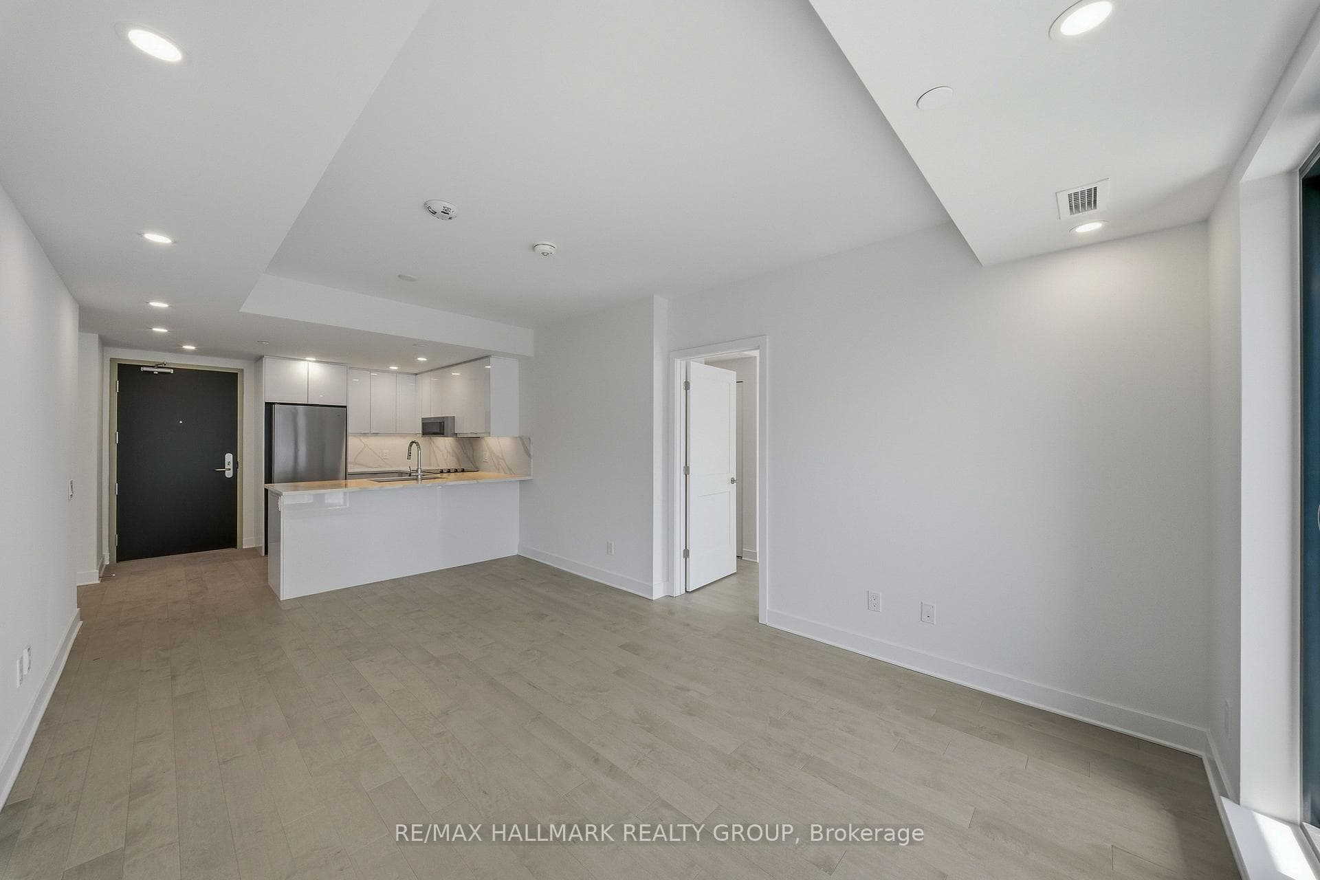 180 George Street Unit 2008 photo 8