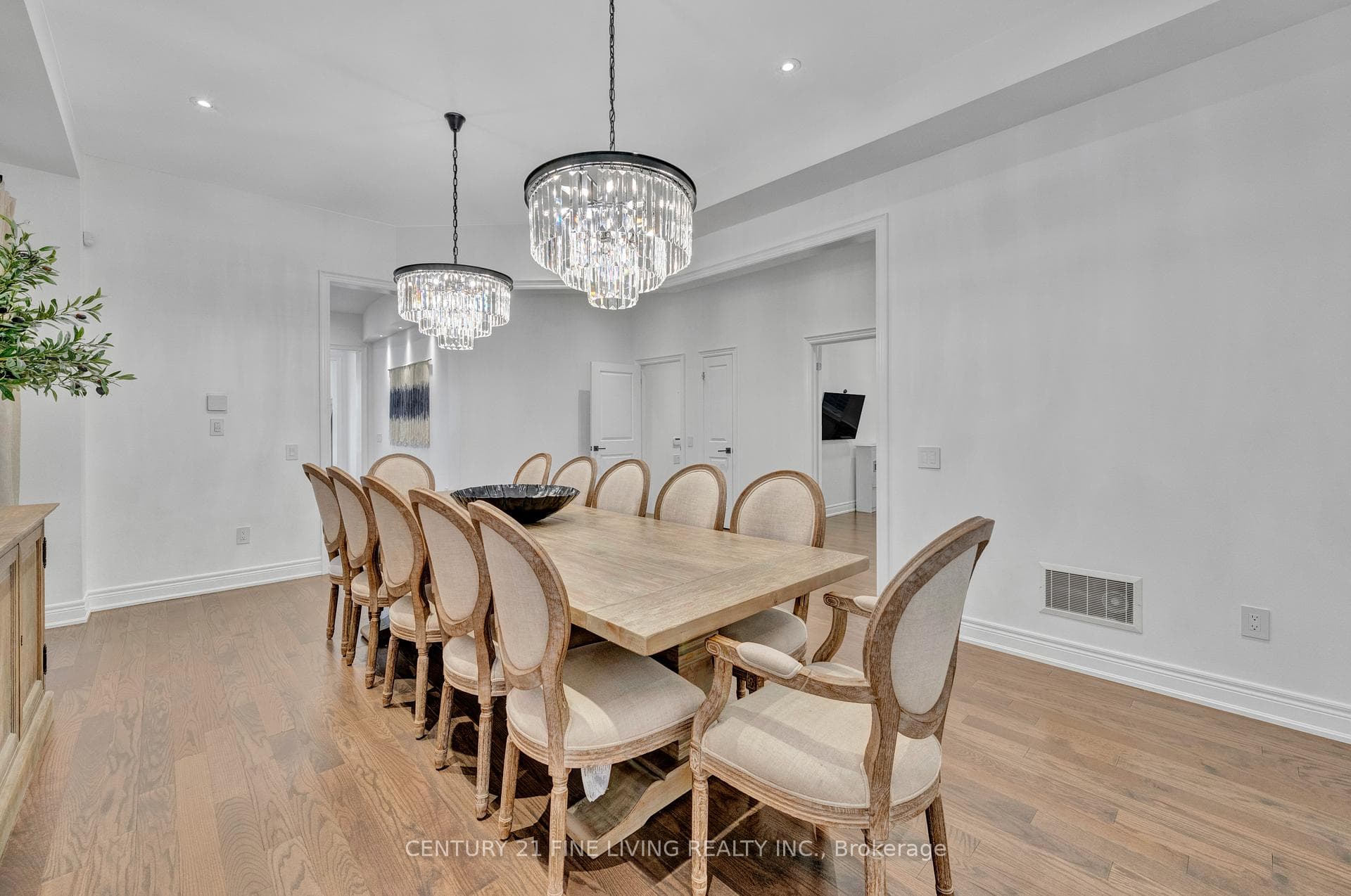 18 Ross Vennare Crescent photo 8