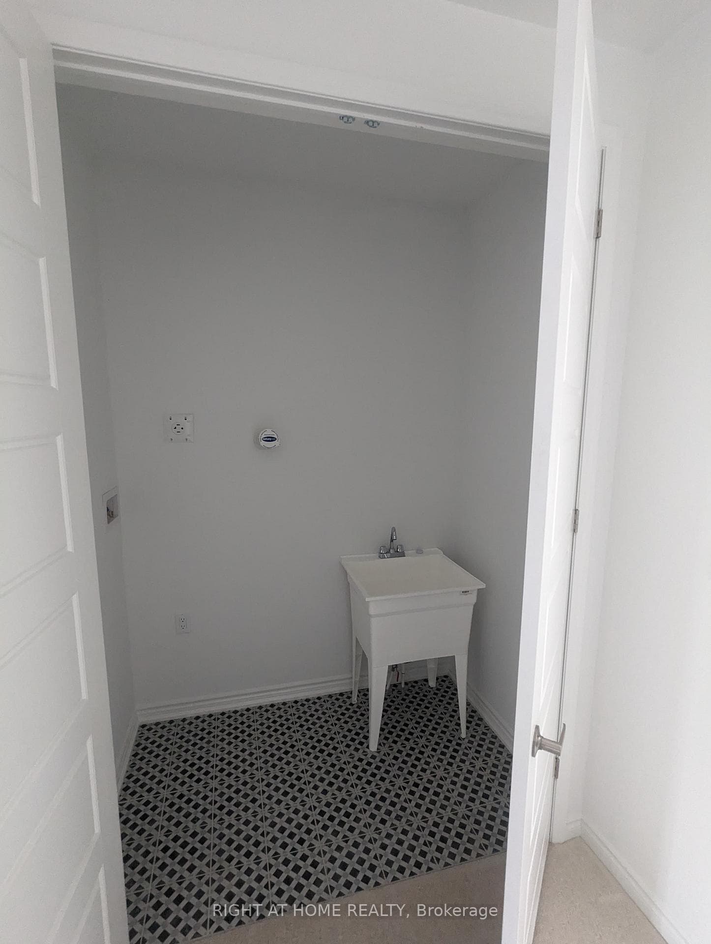 1410 Swallowtail Lane photo 27