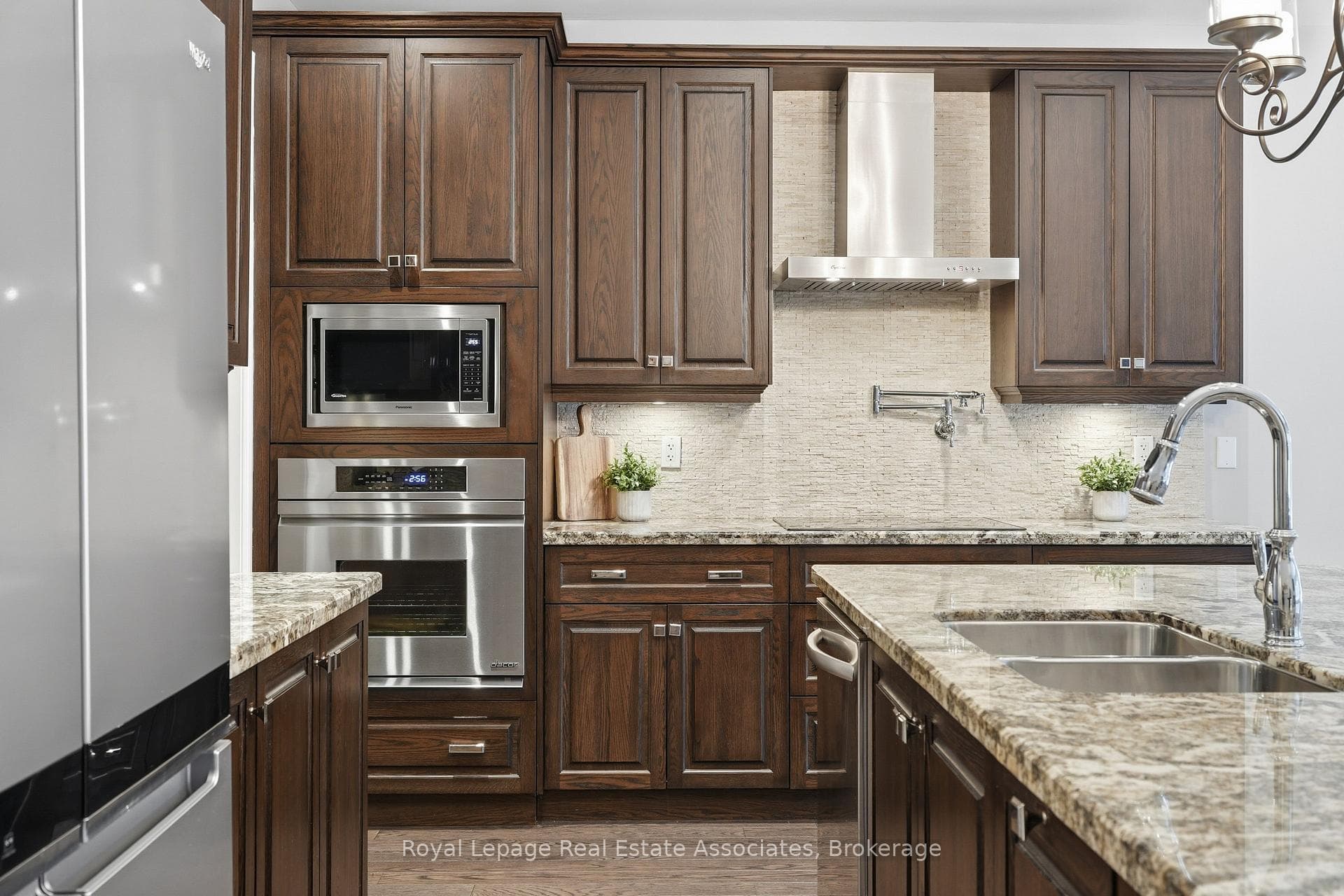 290 Eaton Street photo 14