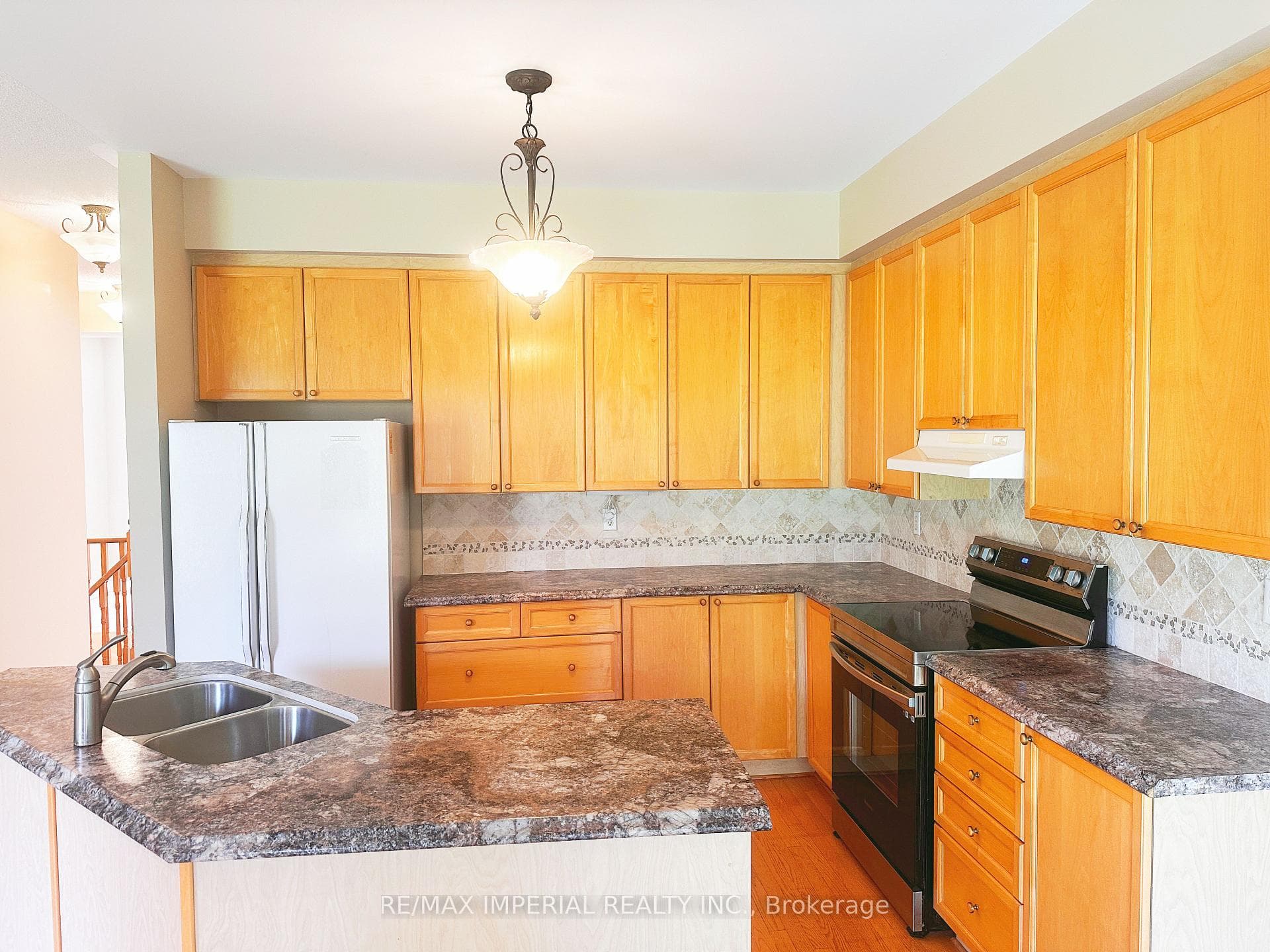 2344 Canterbury Crescent photo 10
