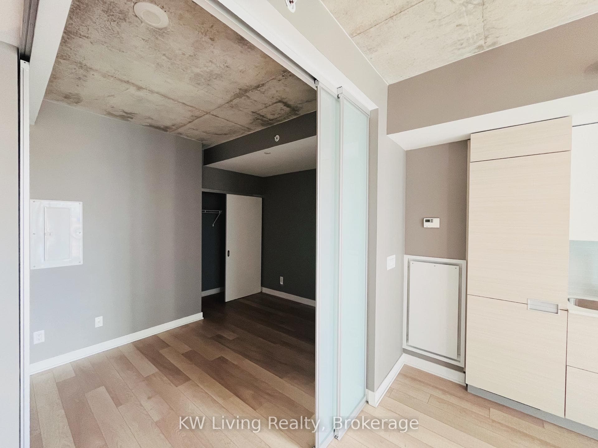 210 Simcoe Street Unit 912 photo 12