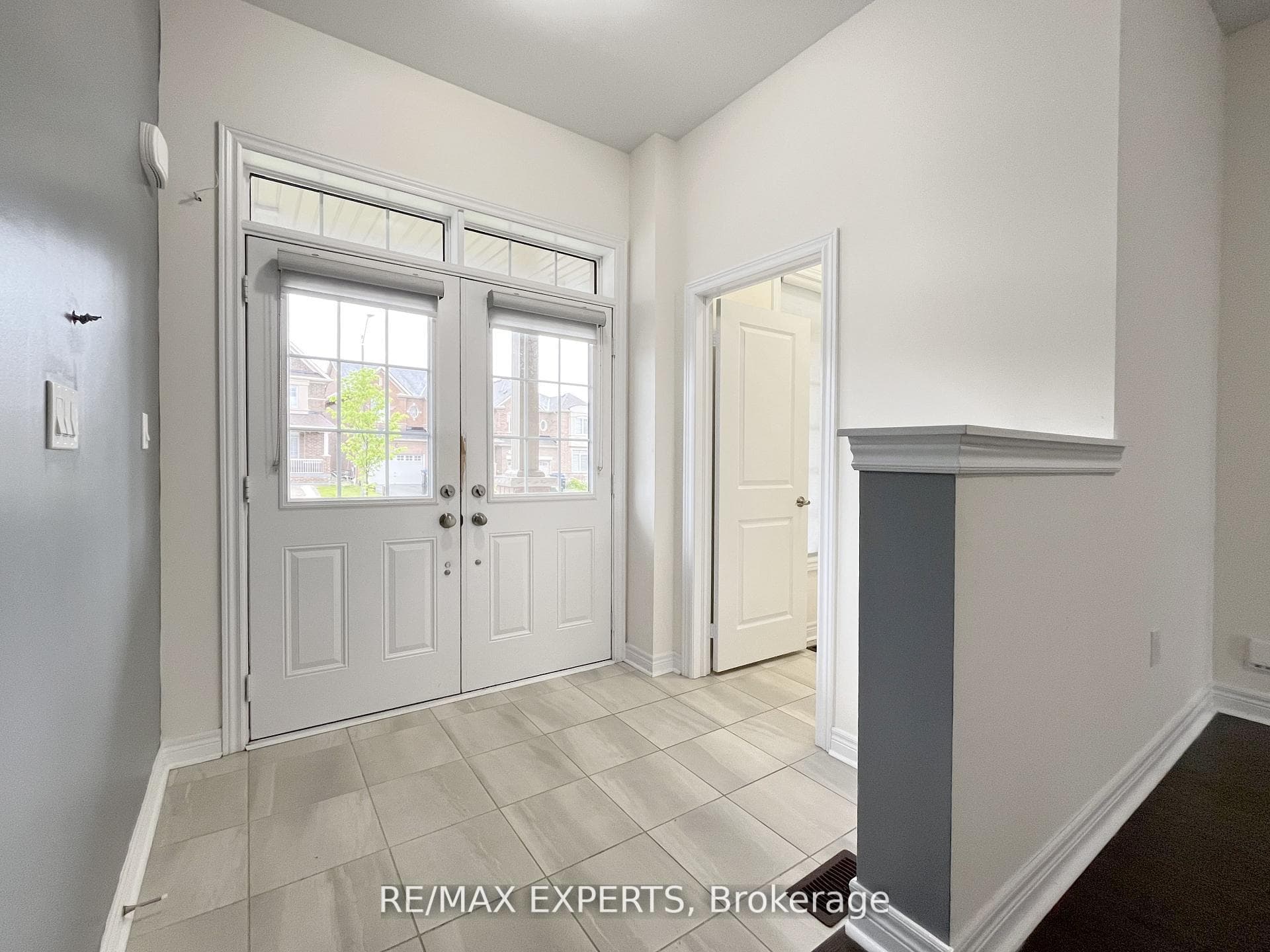 2217 Lozenby Street photo 3