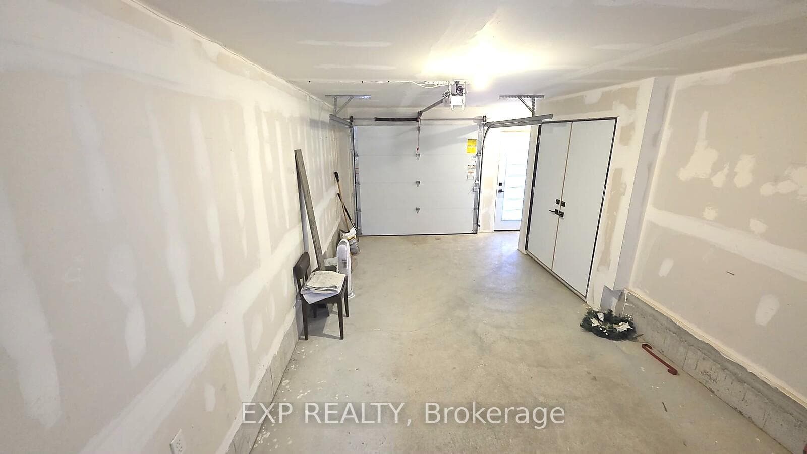 111 Fairlane Avenue photo 23