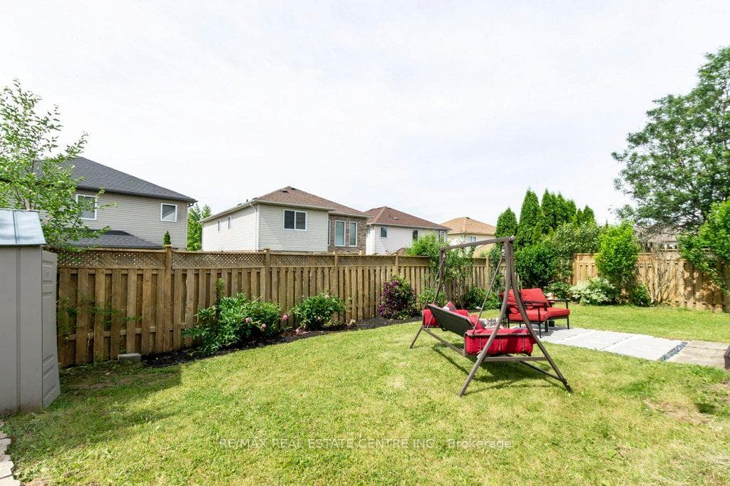 427 Lausanne Crescent photo 33