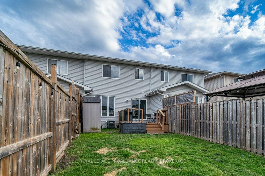 1560 Davenport Crescent photo 45