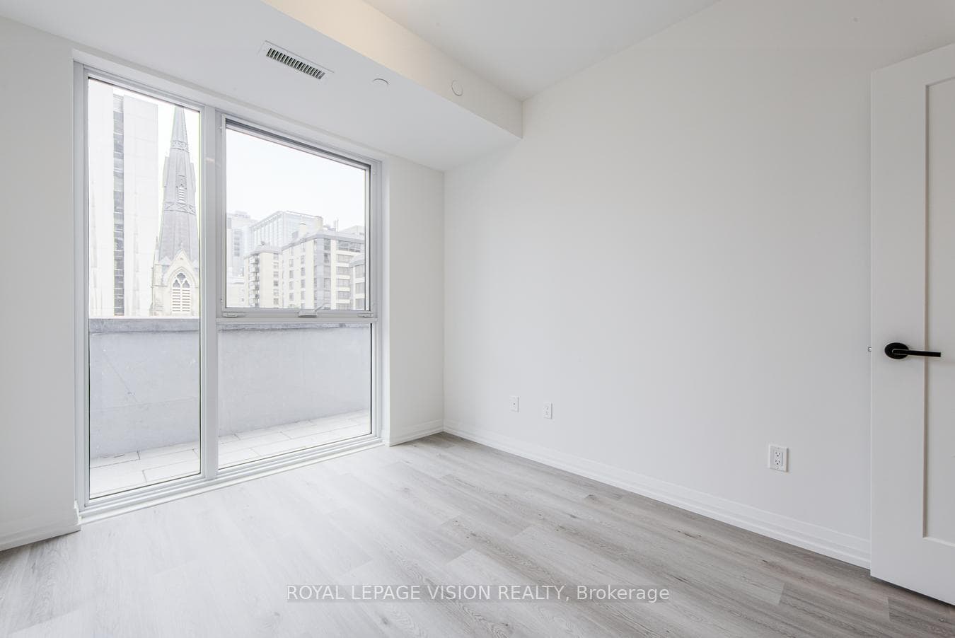 292 Dundas Street Unit 502 photo 11