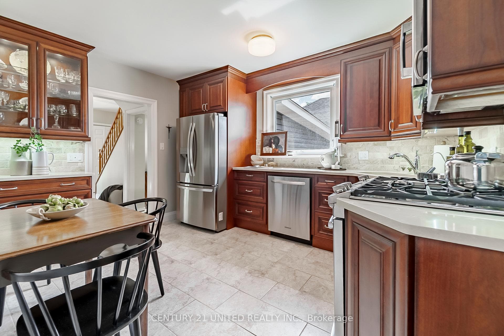 635 Montrose Street photo 16