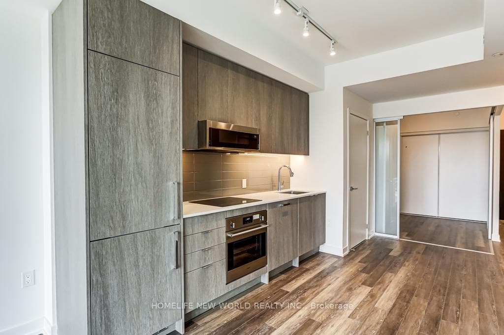 250 Lawrence Avenue Unit 520 photo 11