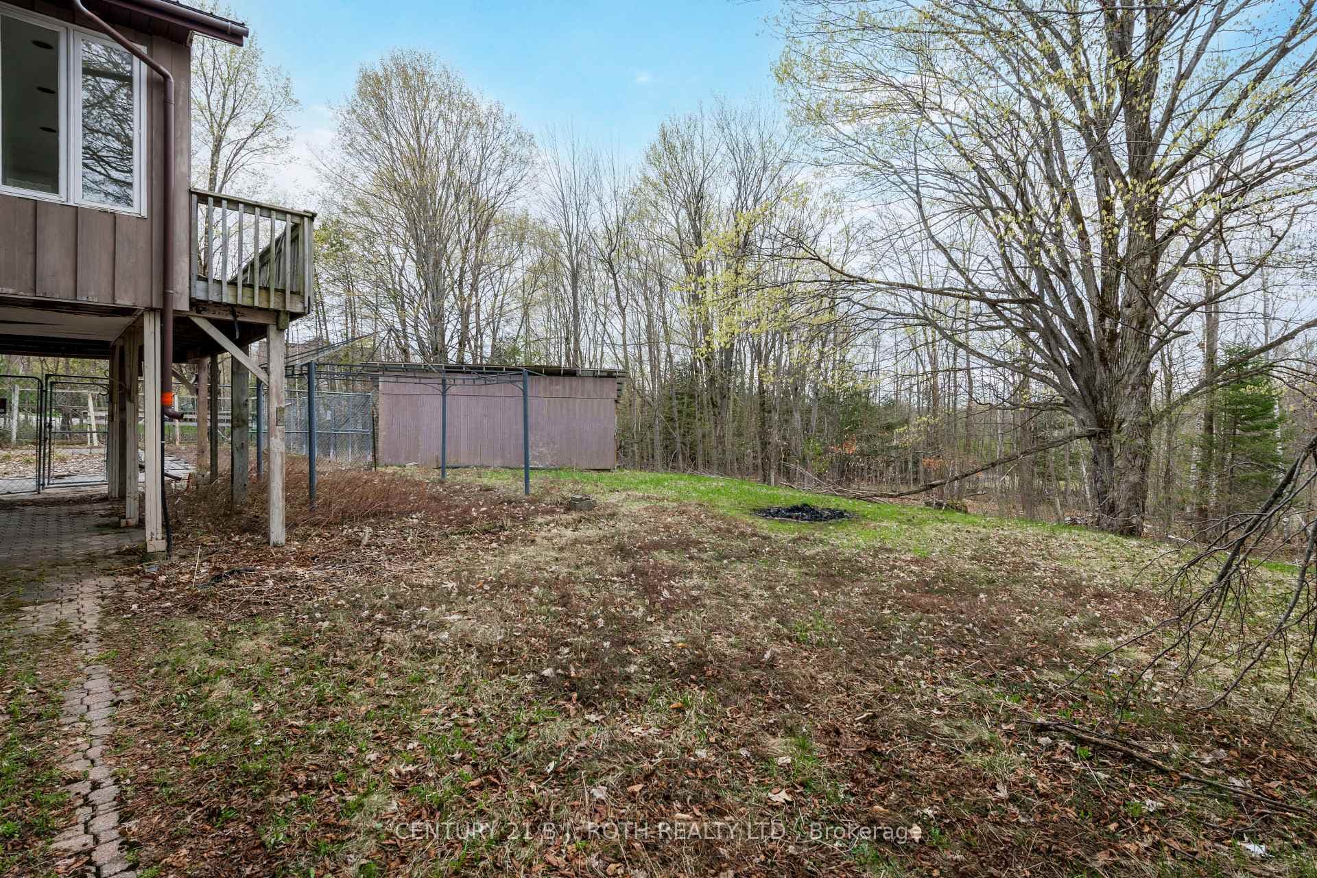 1076 Birchcliffe Crescent photo 32