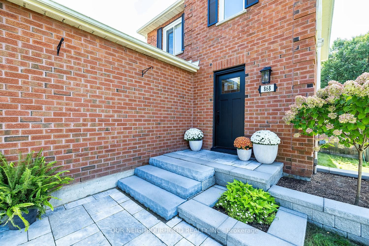 868 Crowells Street photo 3