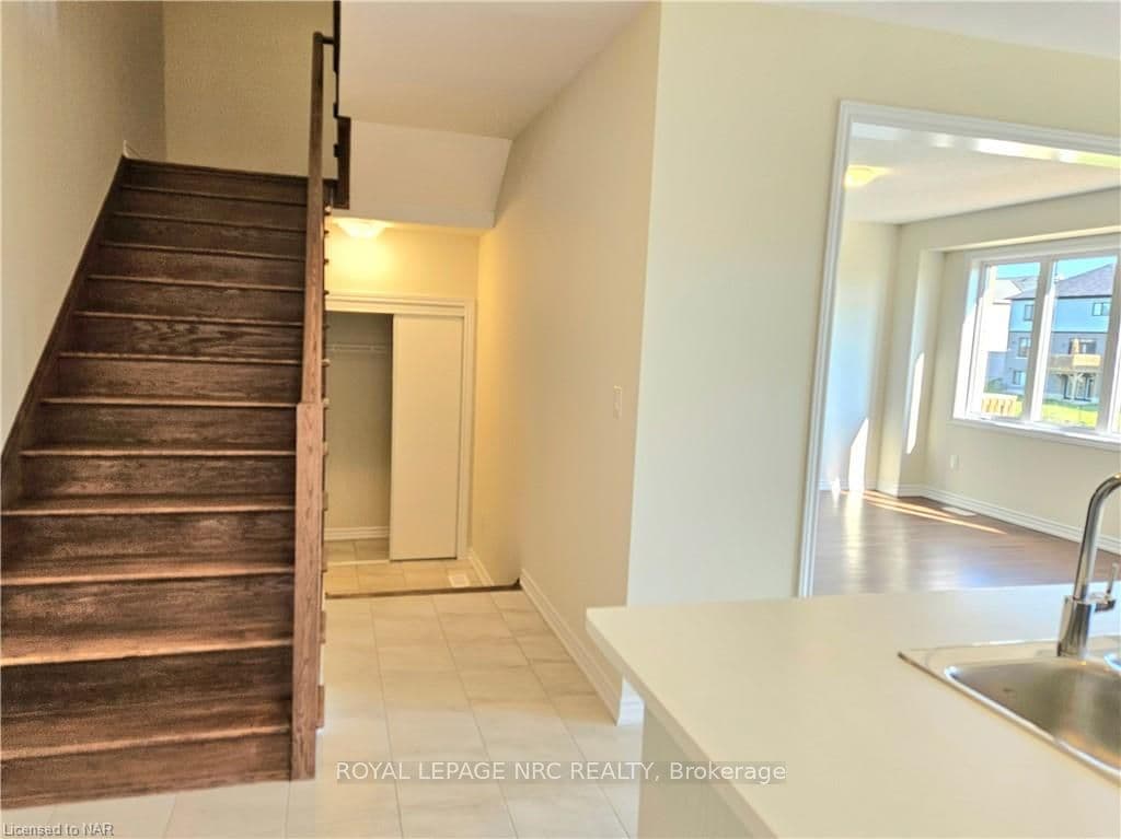 GORGOUS HARDWOOD STAIRS