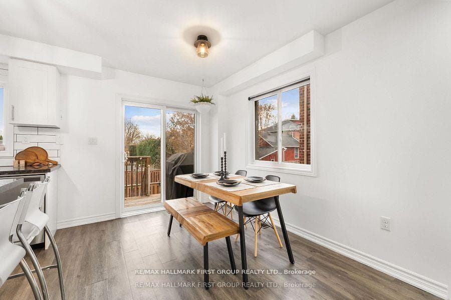 93 Markham Trail photo 13