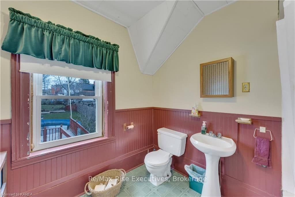 285 THOMAS Street photo 23