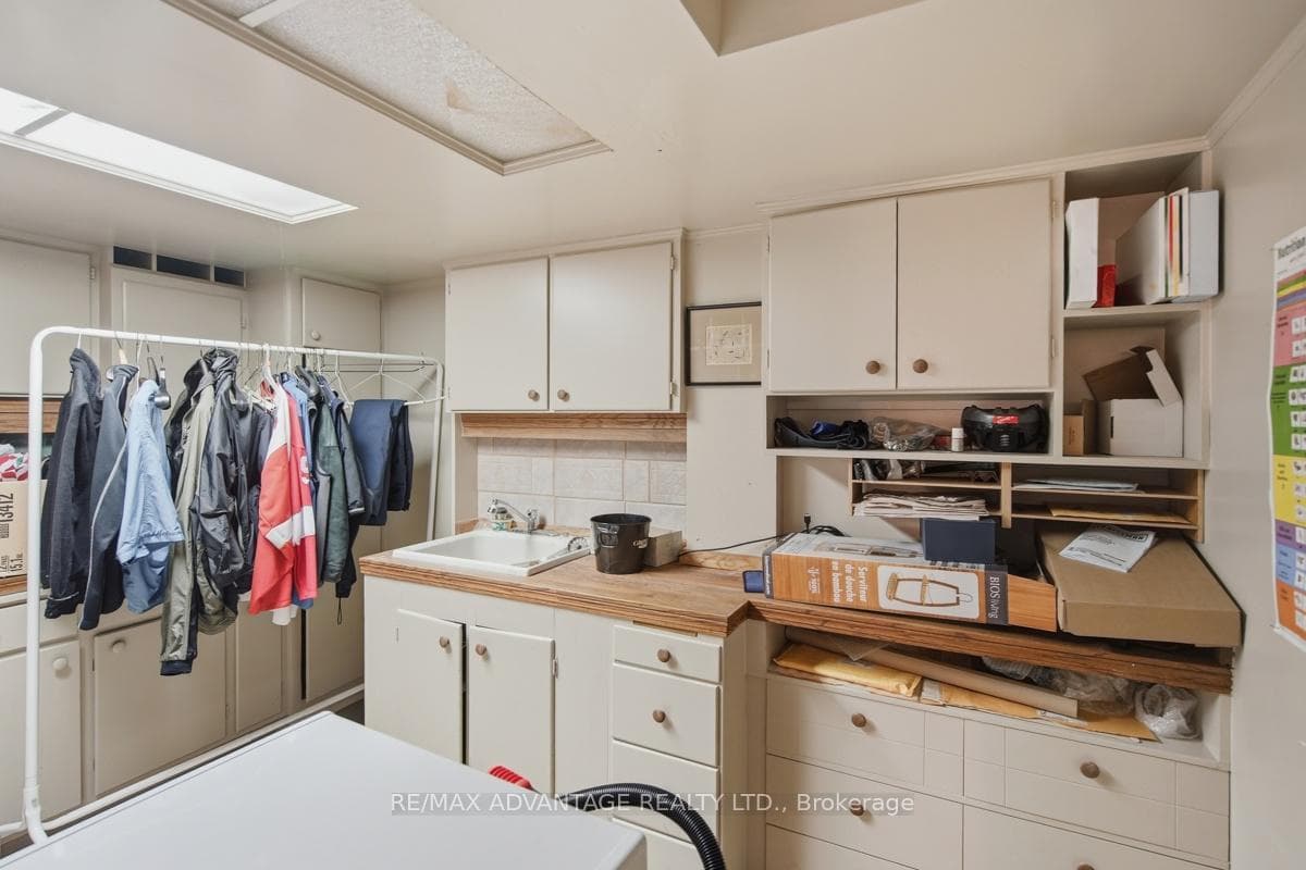 51 Laurel Crescent photo 34