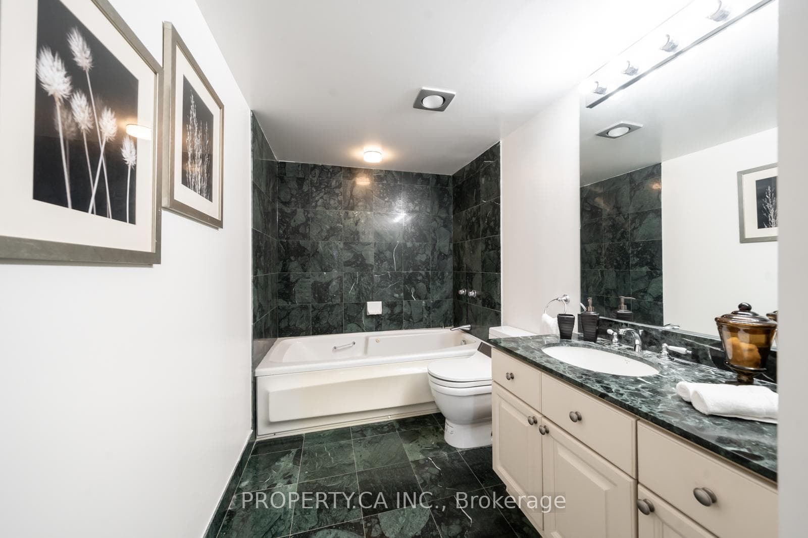 7 Broadway Avenue Unit 903 photo 19