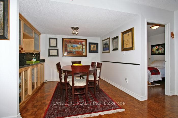 30 Wellington Street Unit 1606 photo 8