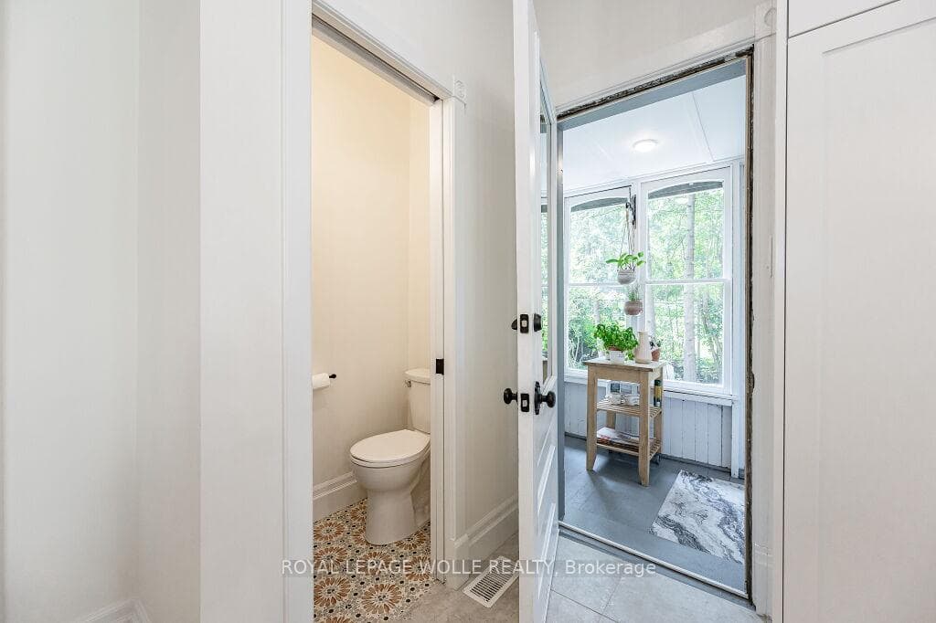 69 Ahrens Street photo 25