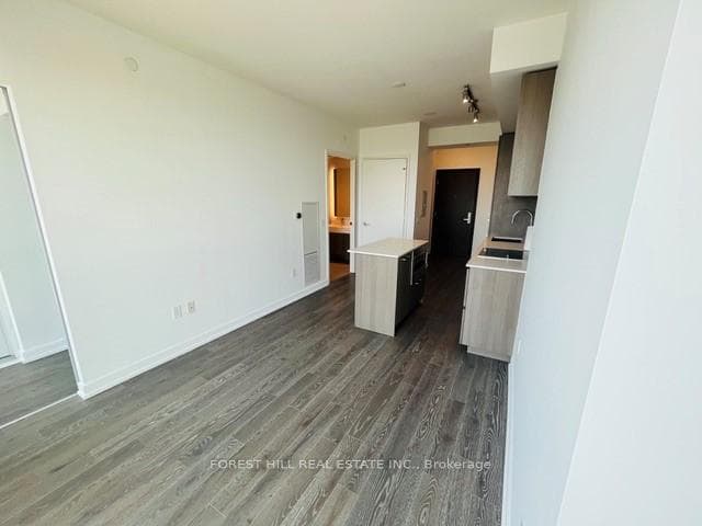 1 Yorkville Avenue Unit 3709 photo 4