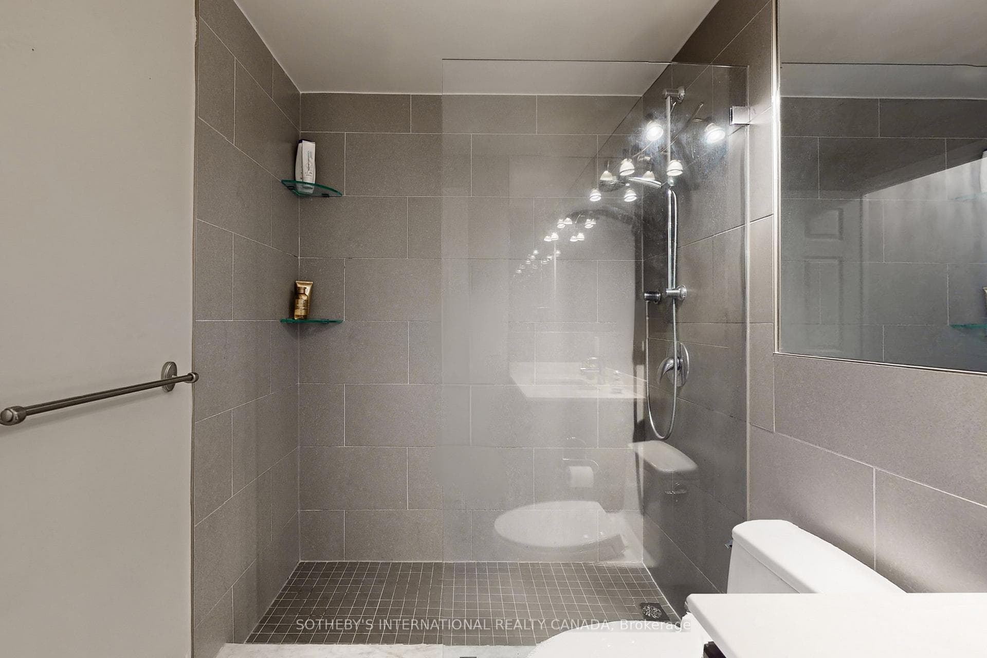 1901 Yonge Street Unit 305 photo 24