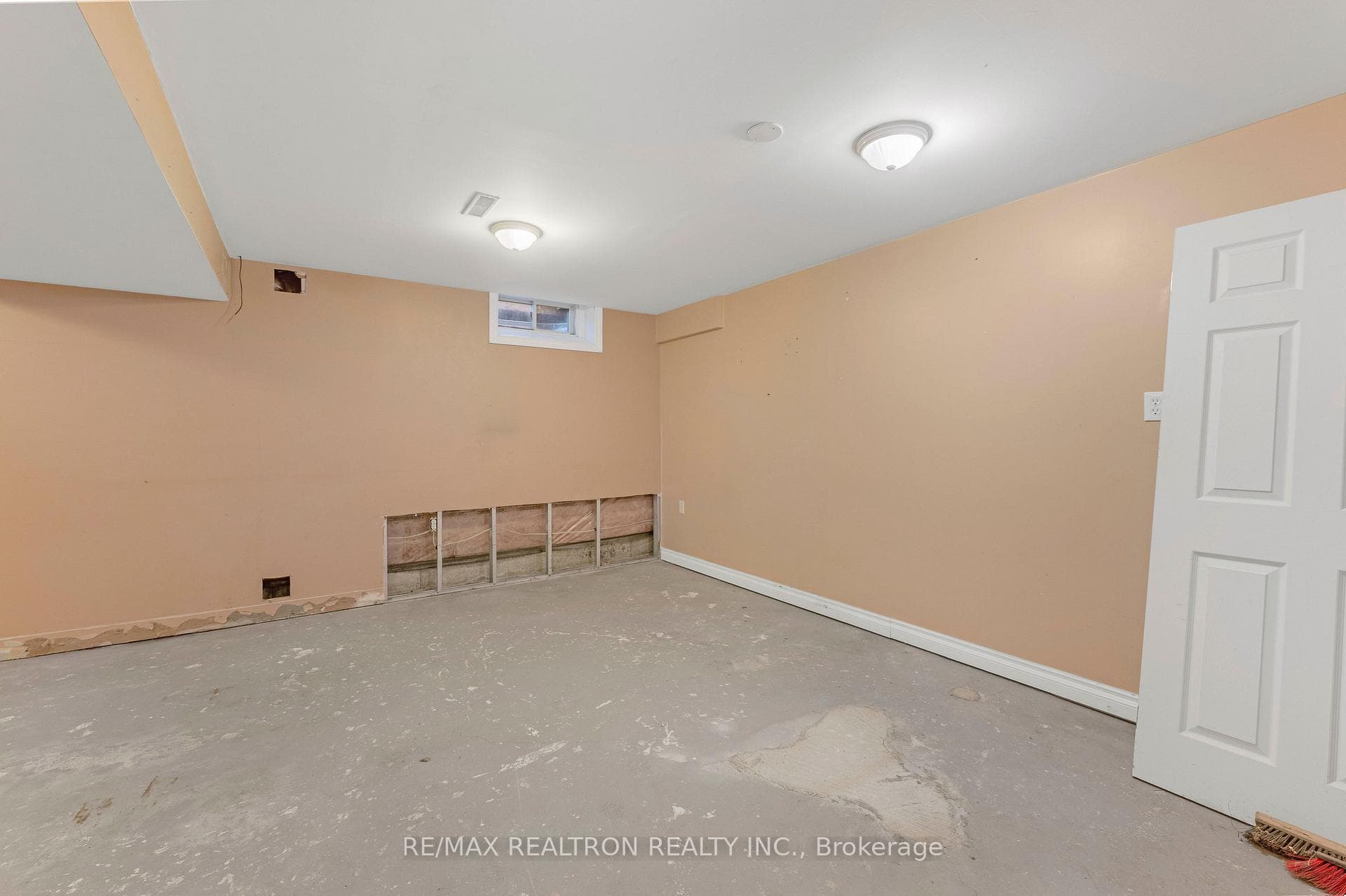 34 Aikens Crescent photo 31