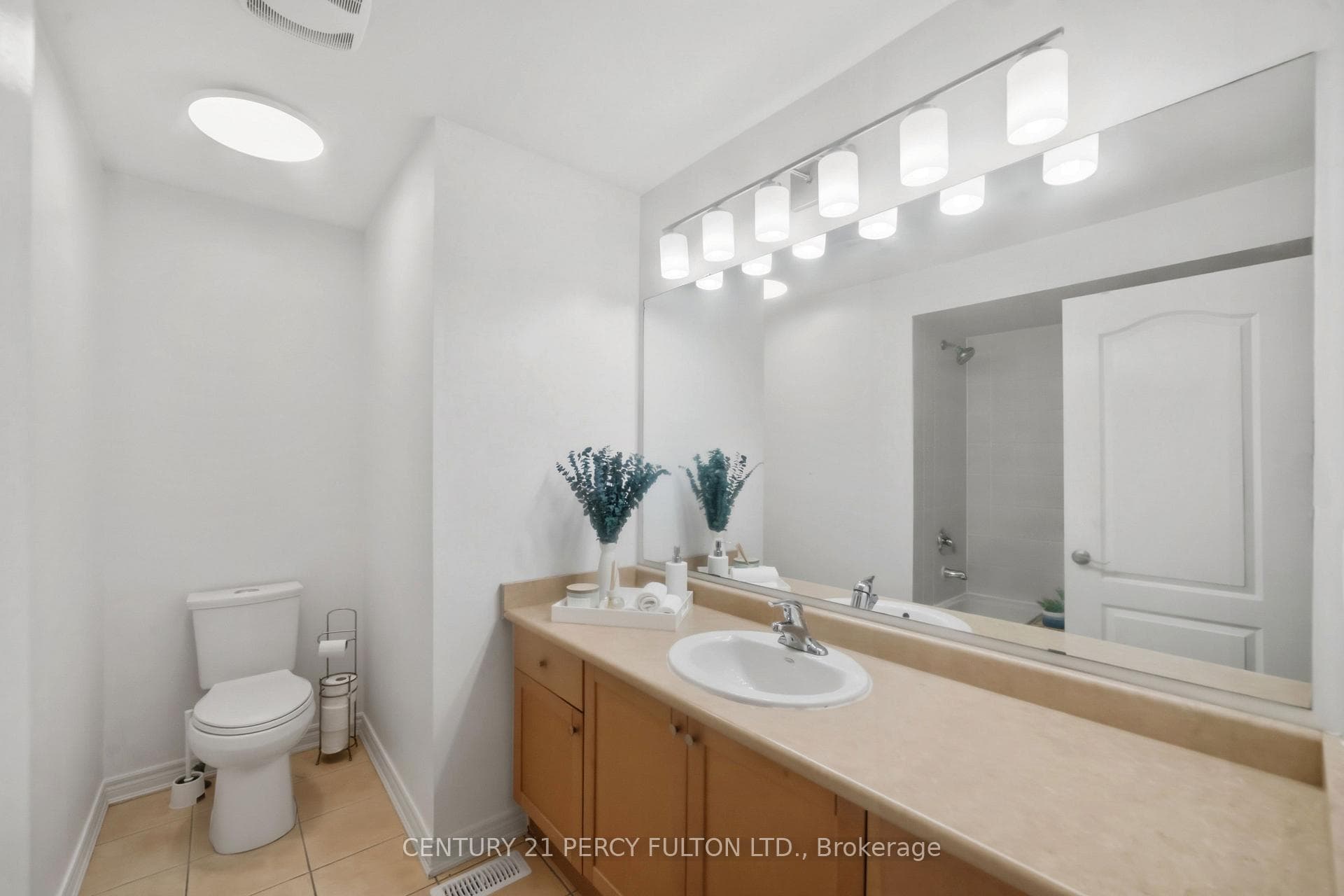 77 Appleview Rd- Bathroom