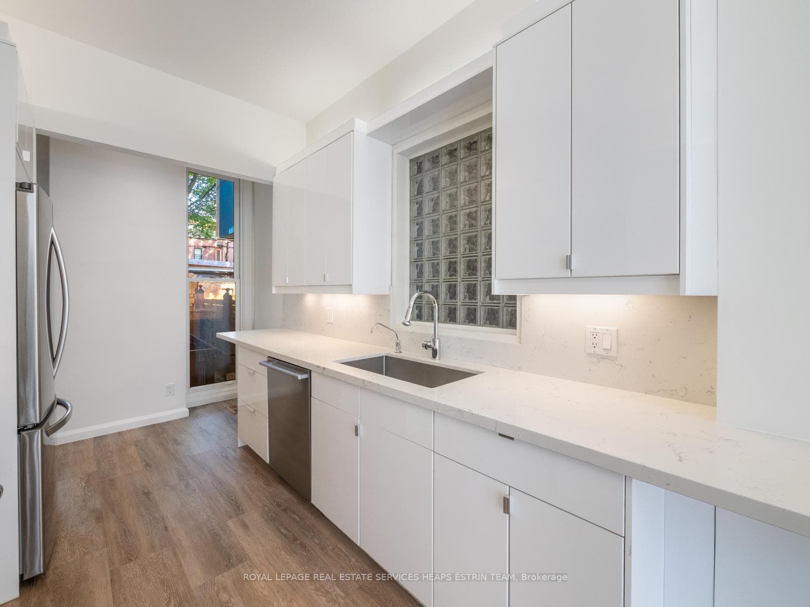 60 Boswell Avenue photo 7