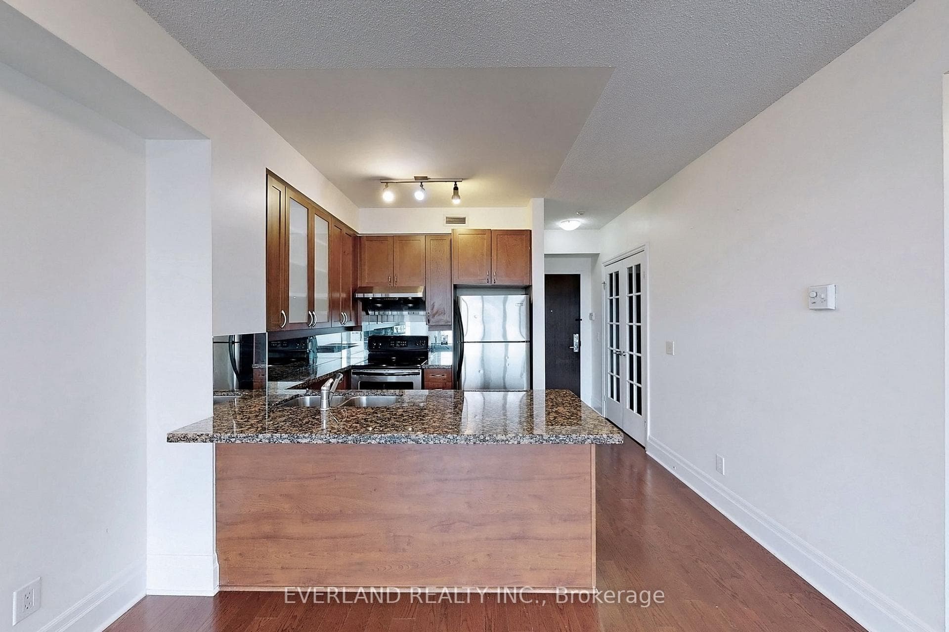 39 Upper Duke Crescent Unit 412 photo 16